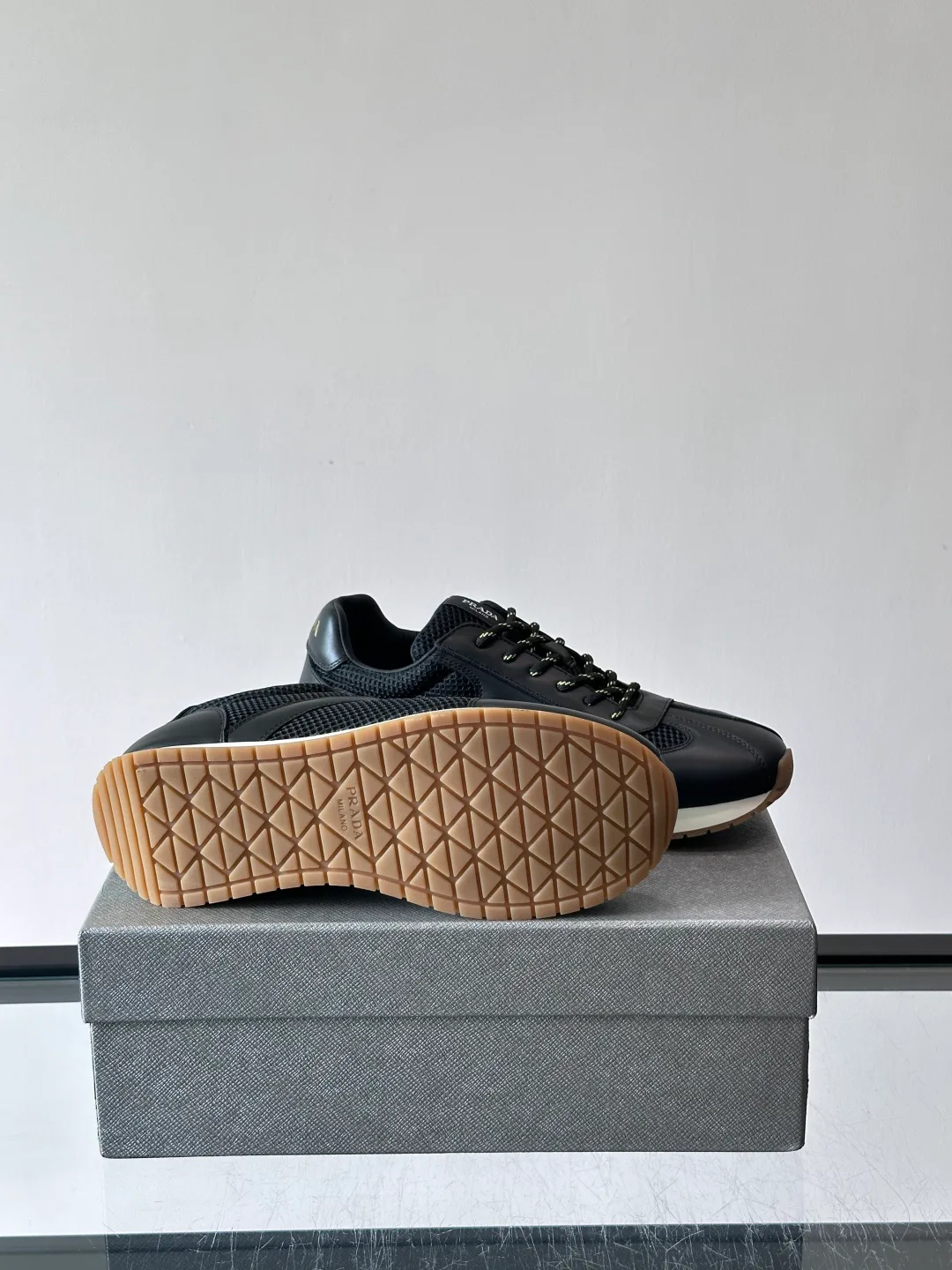 Кроссовки Женские Prada 17349518