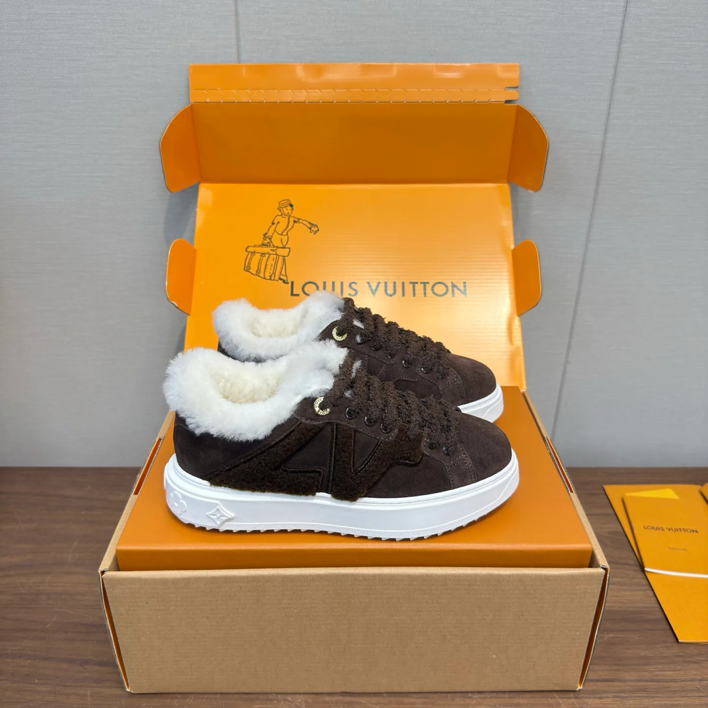 Кроссовки Женские Louis Vuitton 20068630