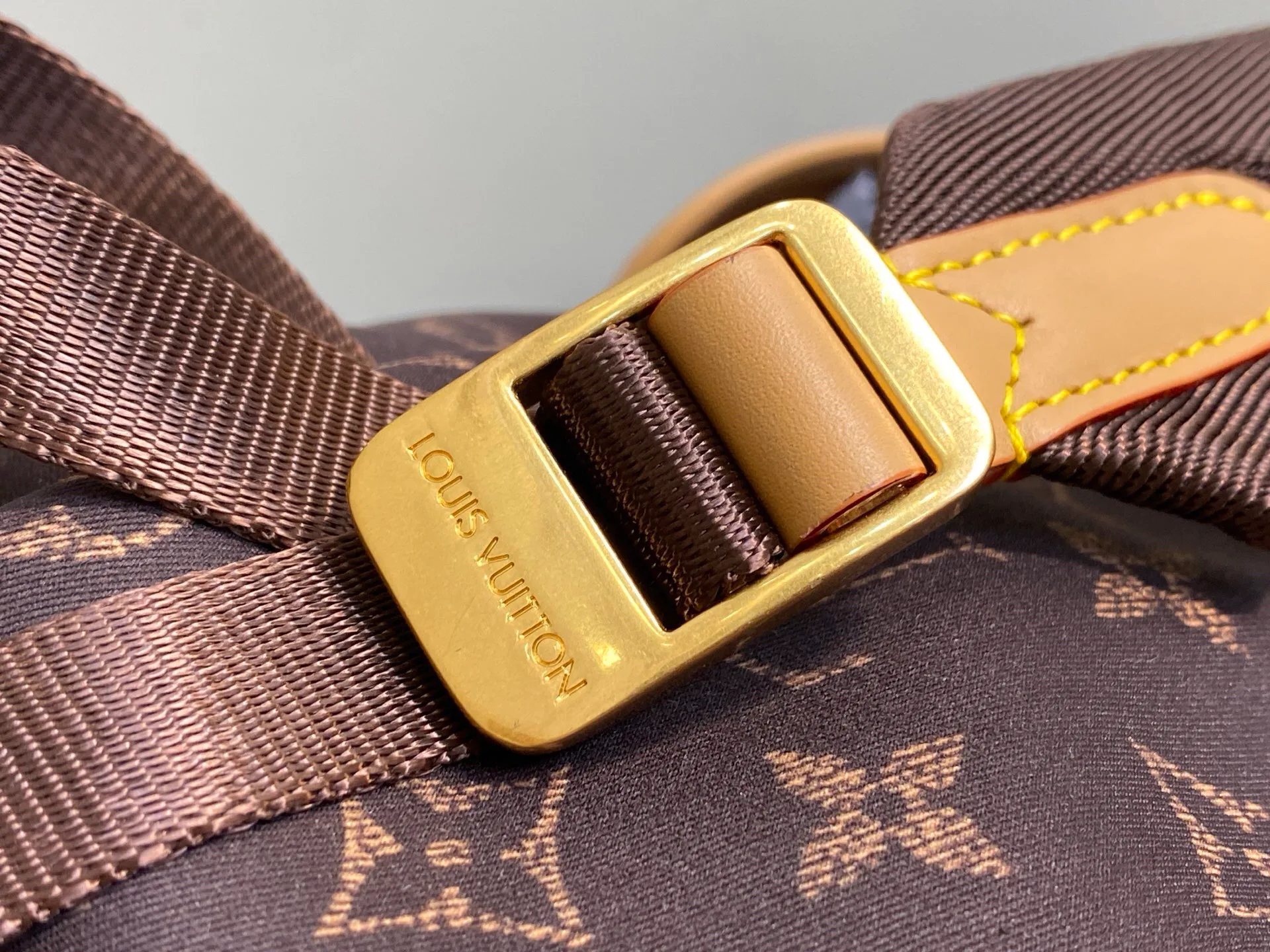 Рюкзаки Женские Louis Vuitton 18240340