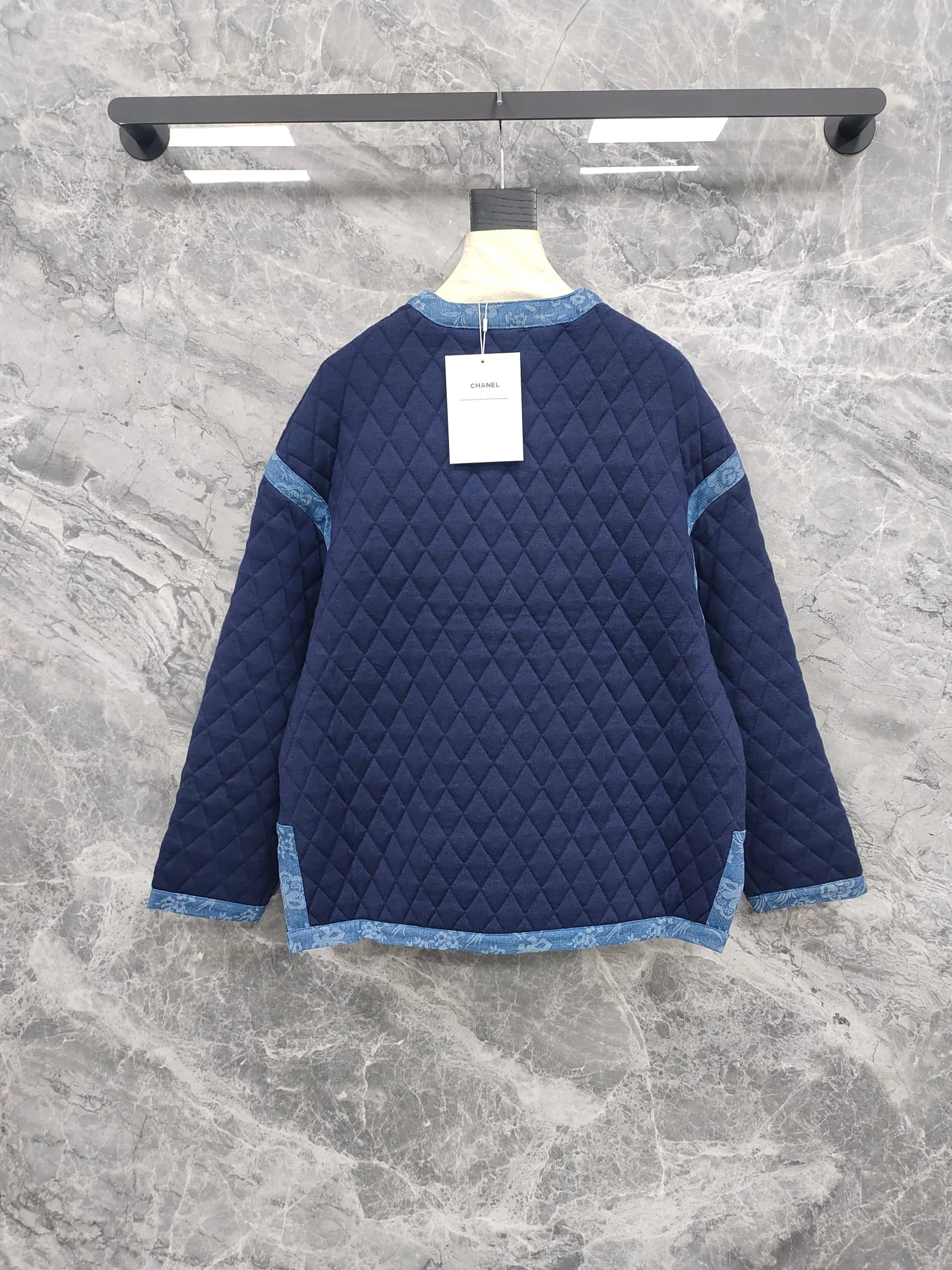 Куртки И Пуховики Женские Chanel 18743609