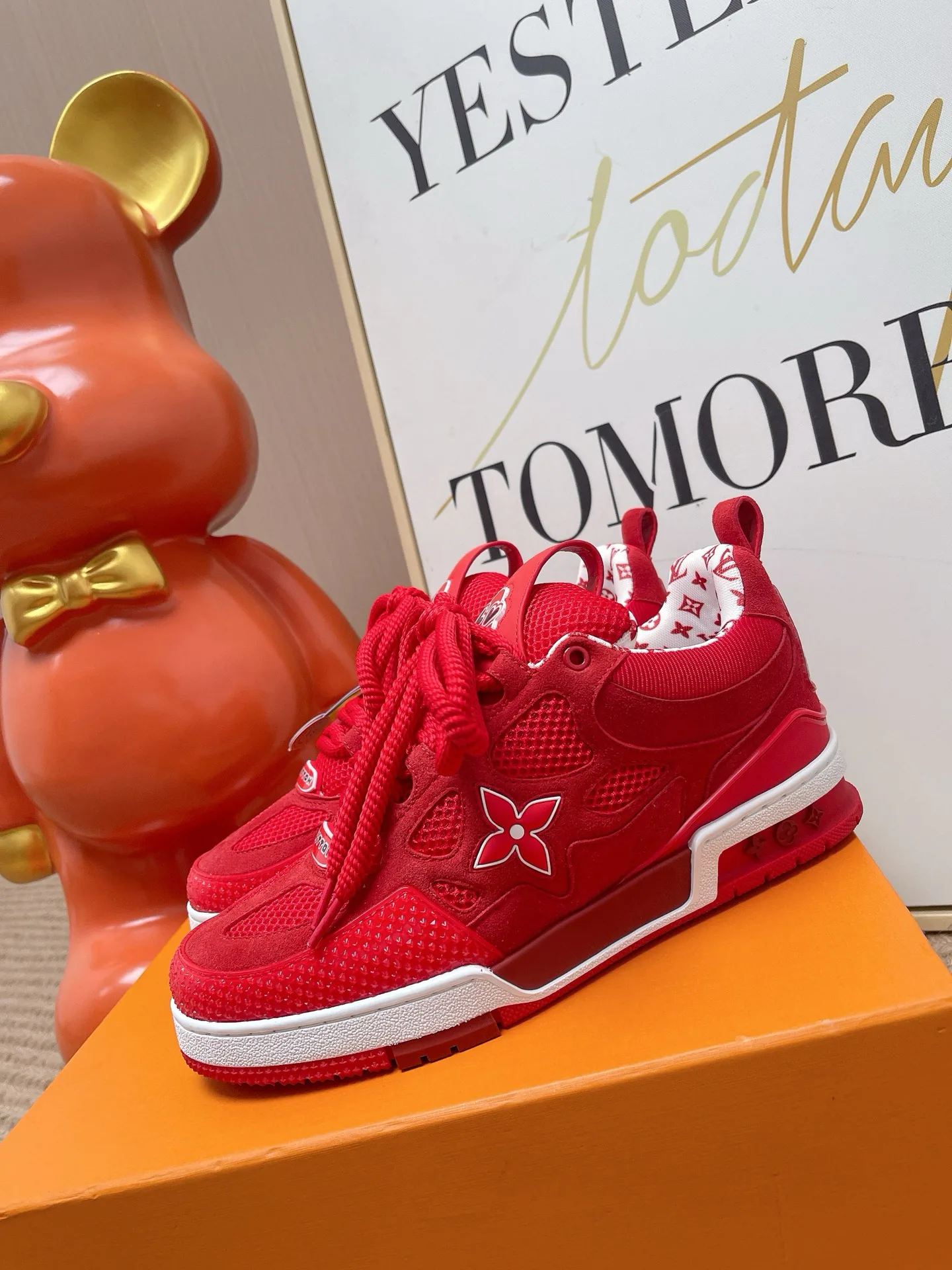 Кроссовки Женские Louis Vuitton 18810910