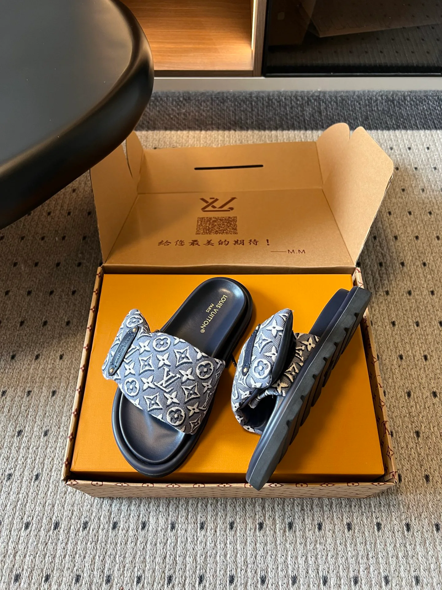 Шлепанцы Женские Louis Vuitton 17686618