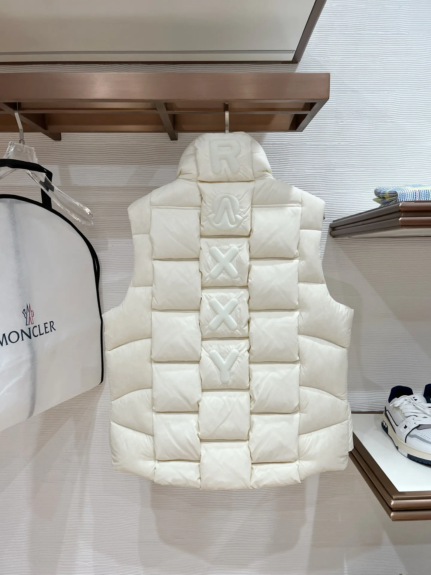 Жилеты Женские Moncler 18639709