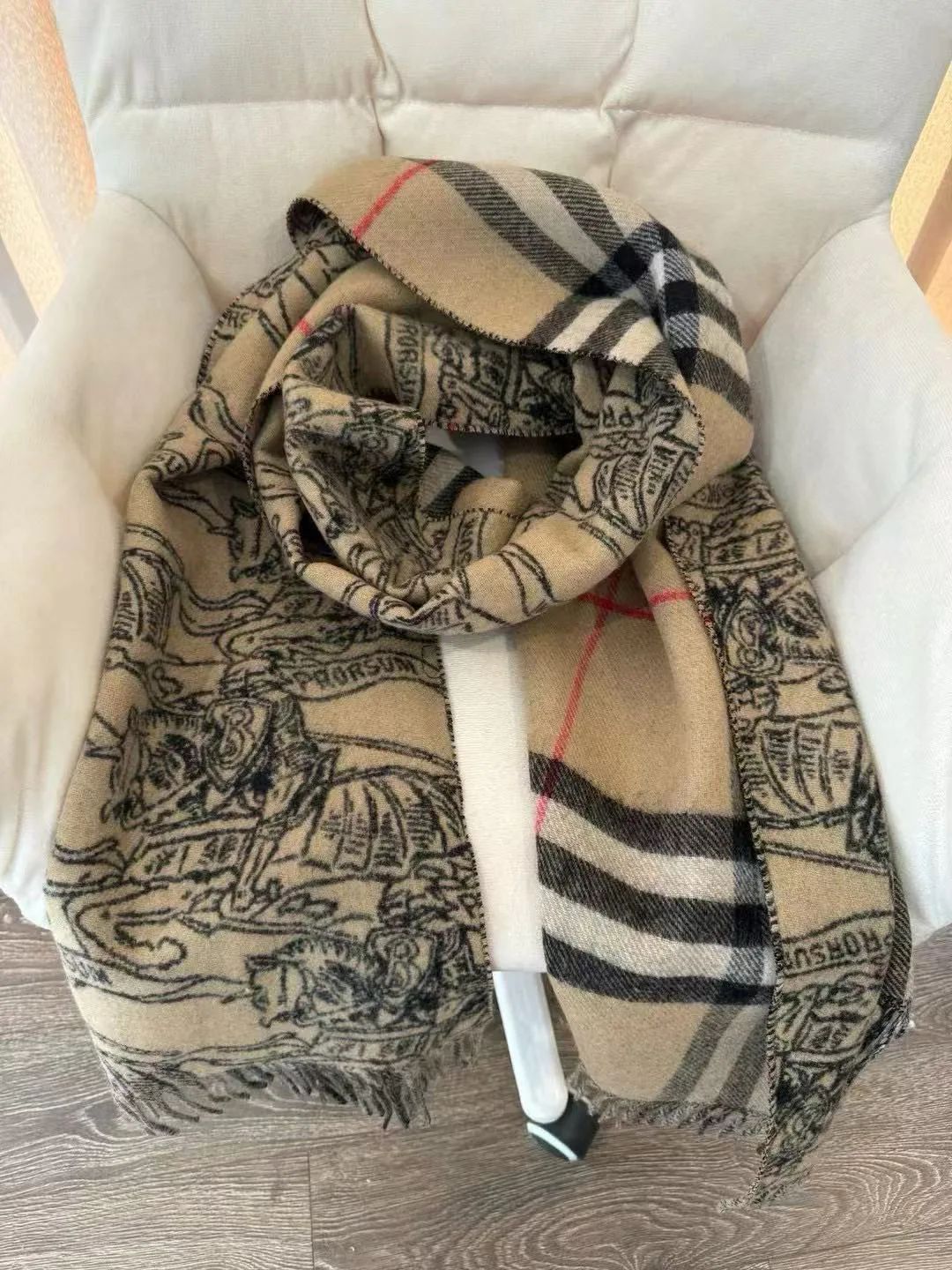 Шарфы Burberry 4401