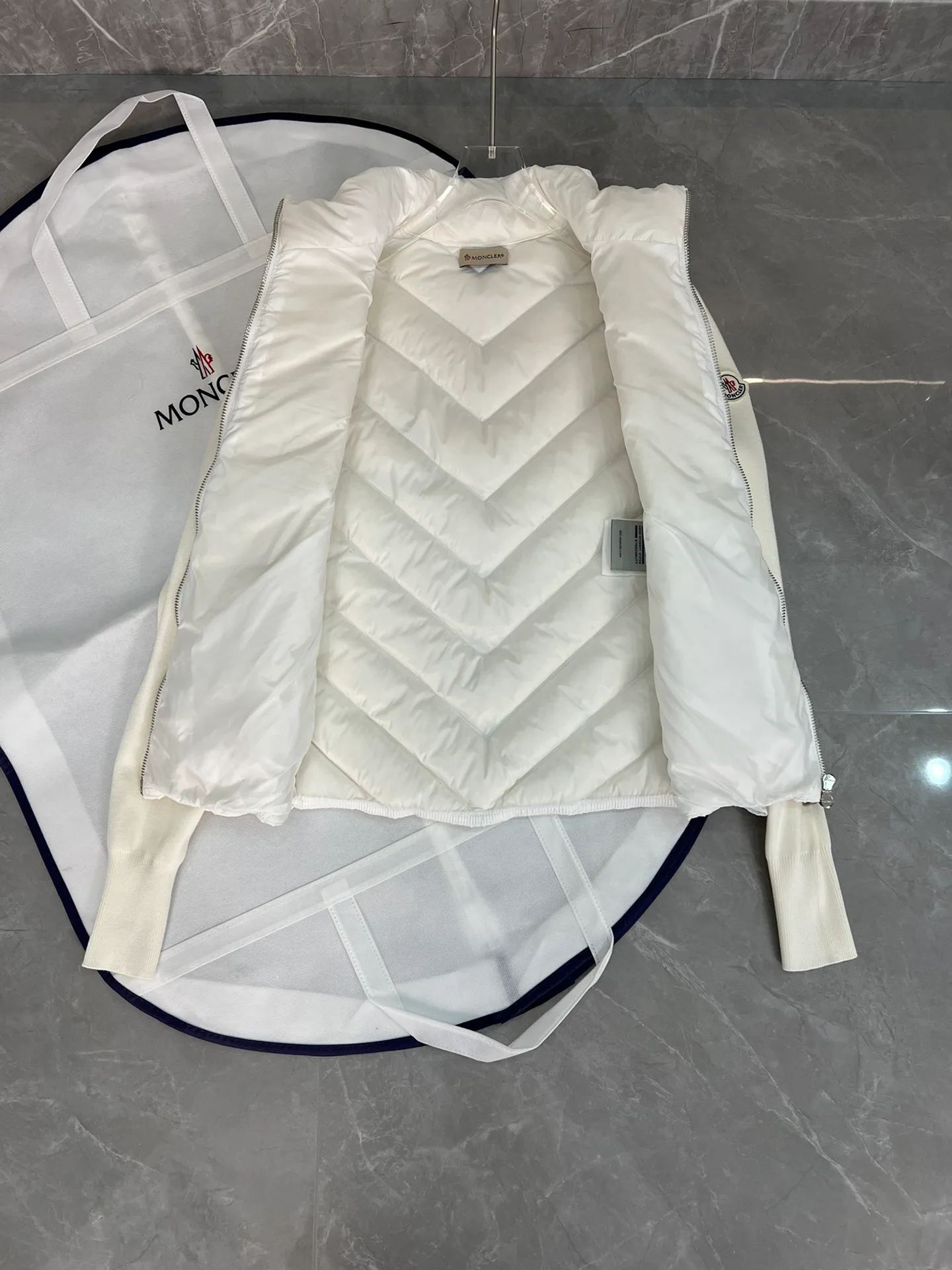 Куртки И Пуховики Женские Moncler 18599772