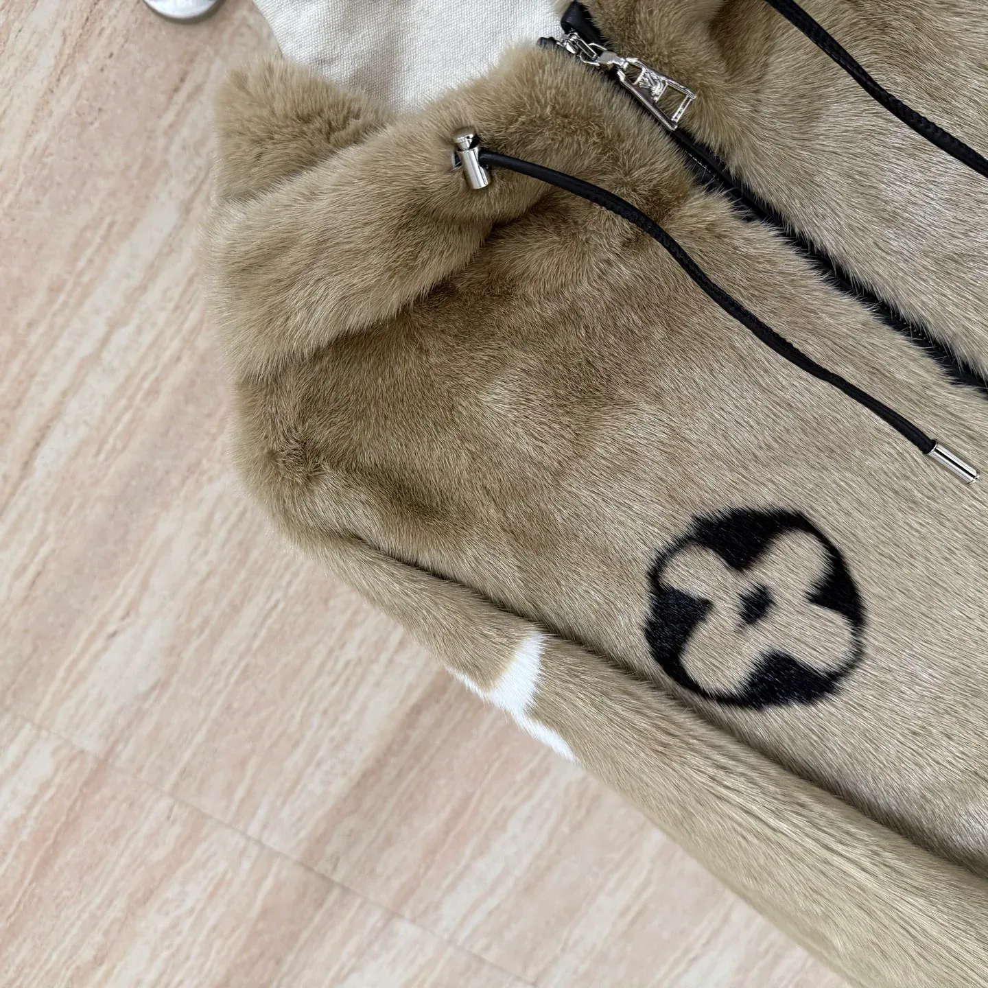 Куртки И Пуховики Женские Louis Vuitton 1061371