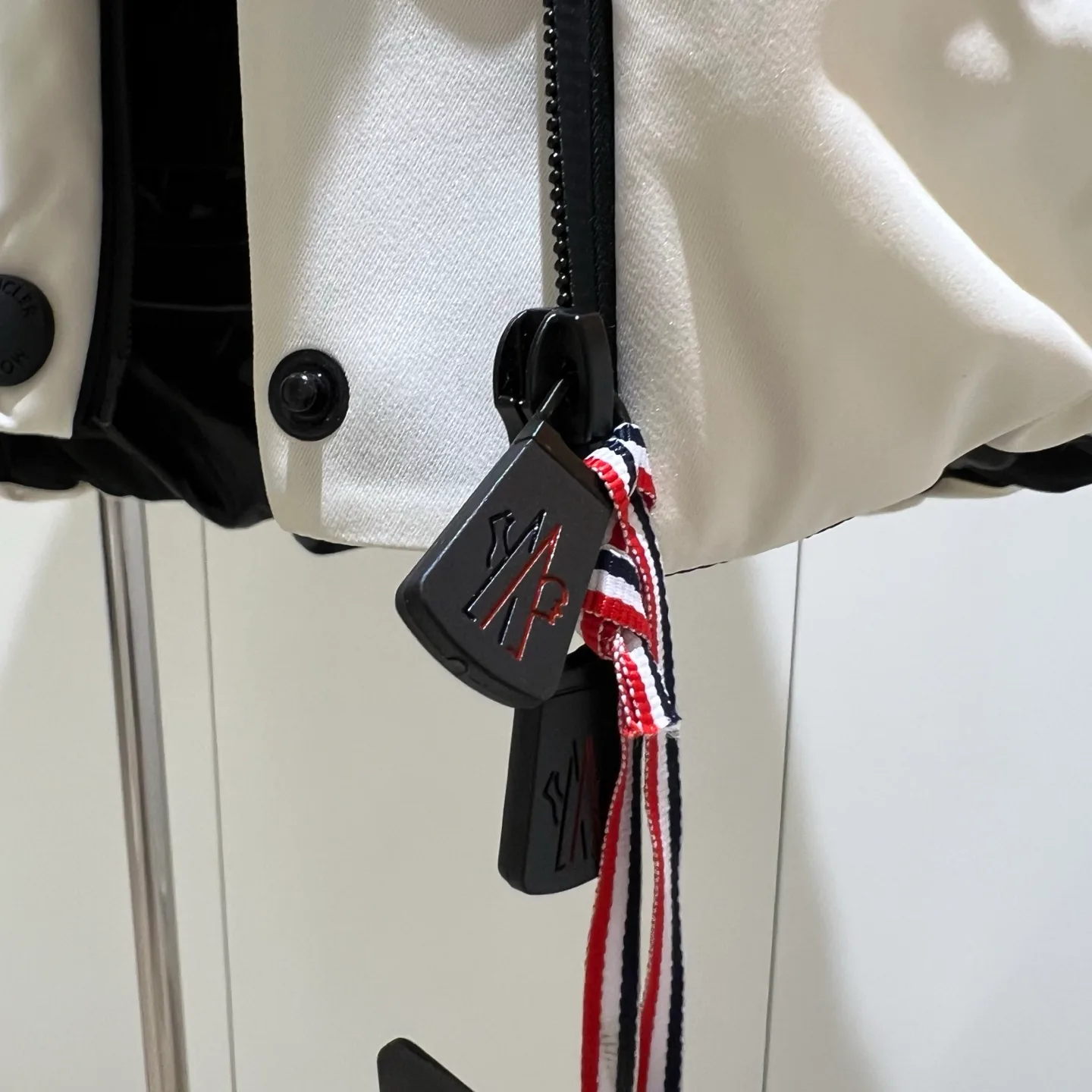 Куртки И Пуховики Женские Moncler 18180078