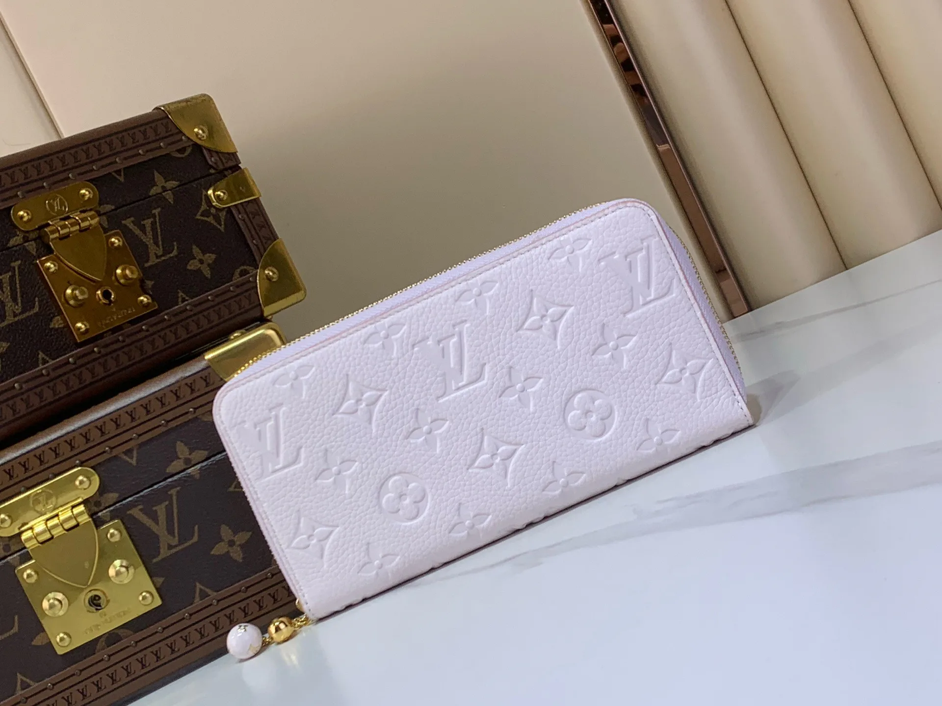 Клатчи Женские Louis Vuitton 17499379