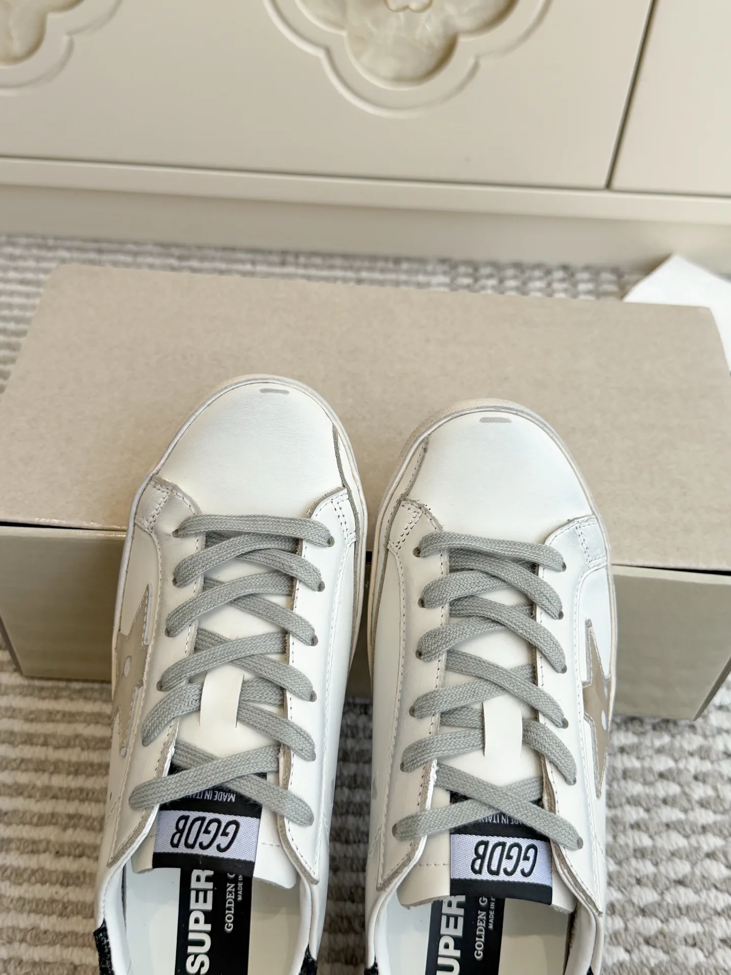Кроссовки Женские Golden Goose 18856823