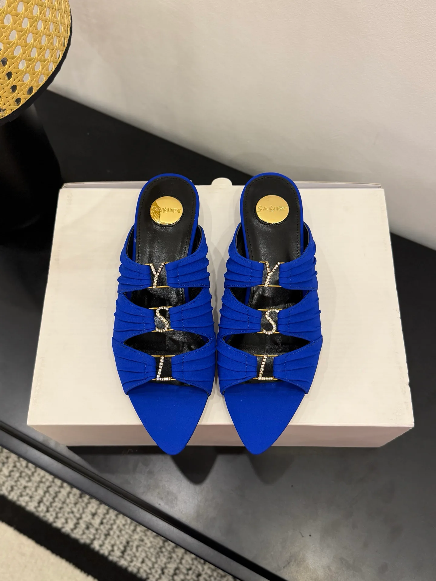 Босоножки Женские Saint Laurent 11739357