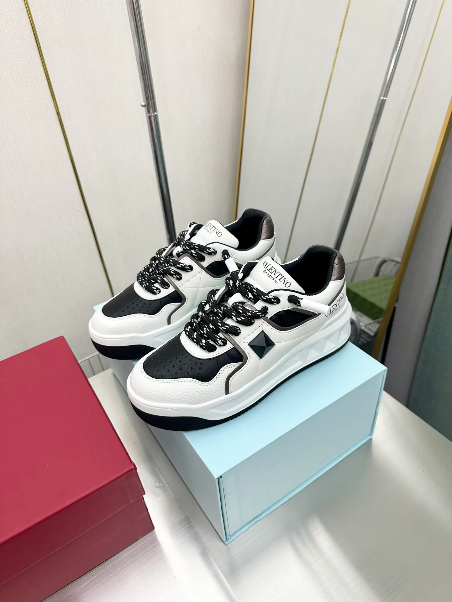 Кроссовки Женские Valentino 17955024