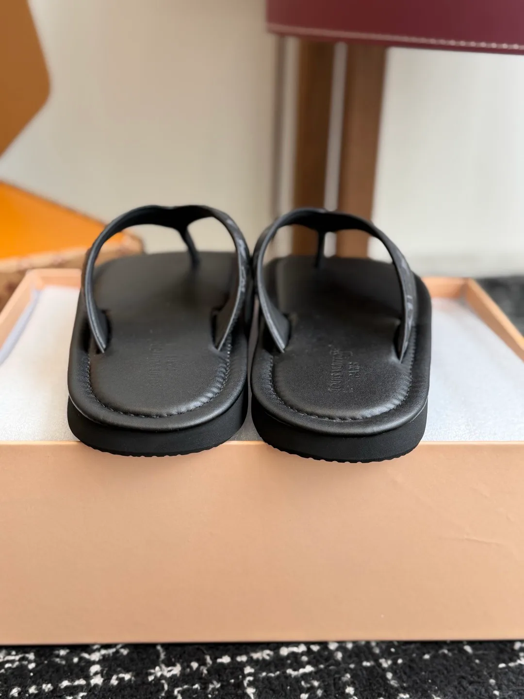 Шлепанцы Мужские Louis Vuitton 17615642