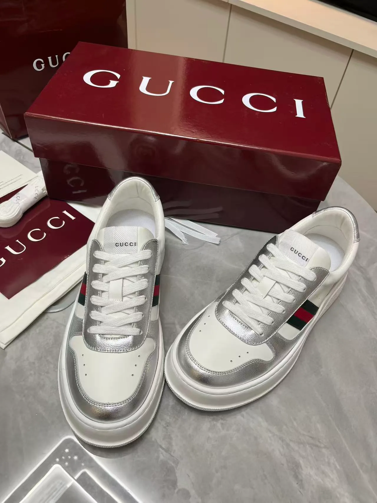 Кроссовки Женские Gucci 17620412