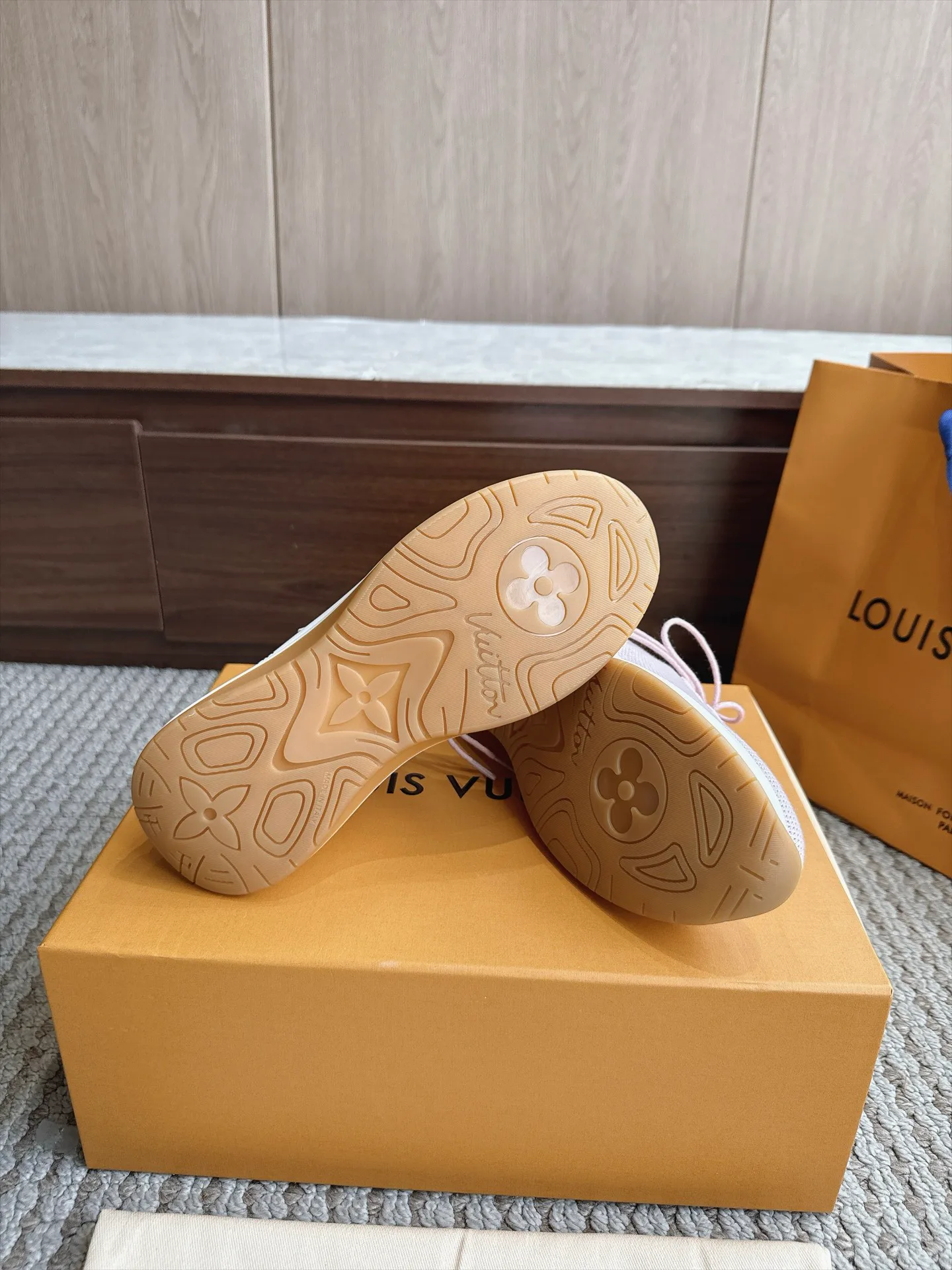 Кроссовки Мужские Louis Vuitton 18333244