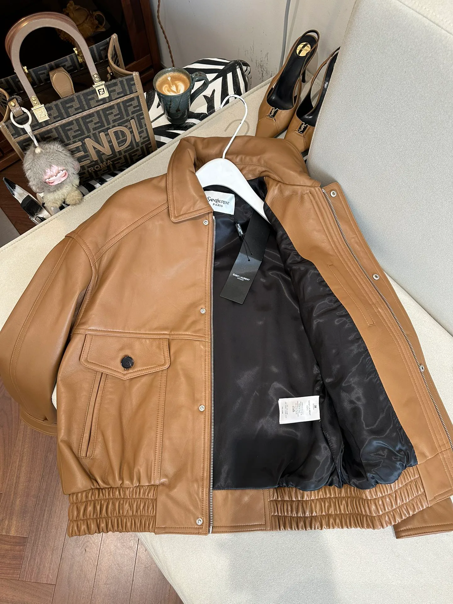 Кожаные Куртки И Дублёнки Женские Saint Laurent 1504921