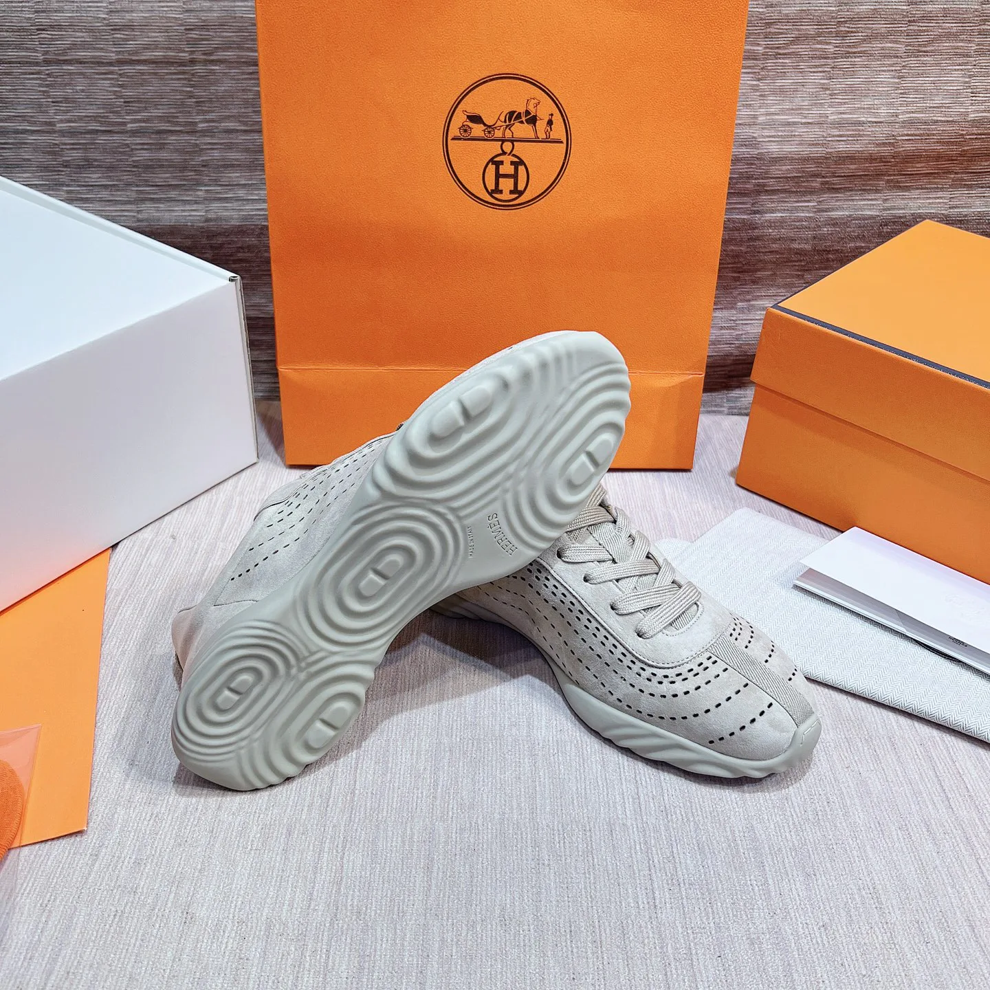 Кроссовки Женские Hermes 17749561