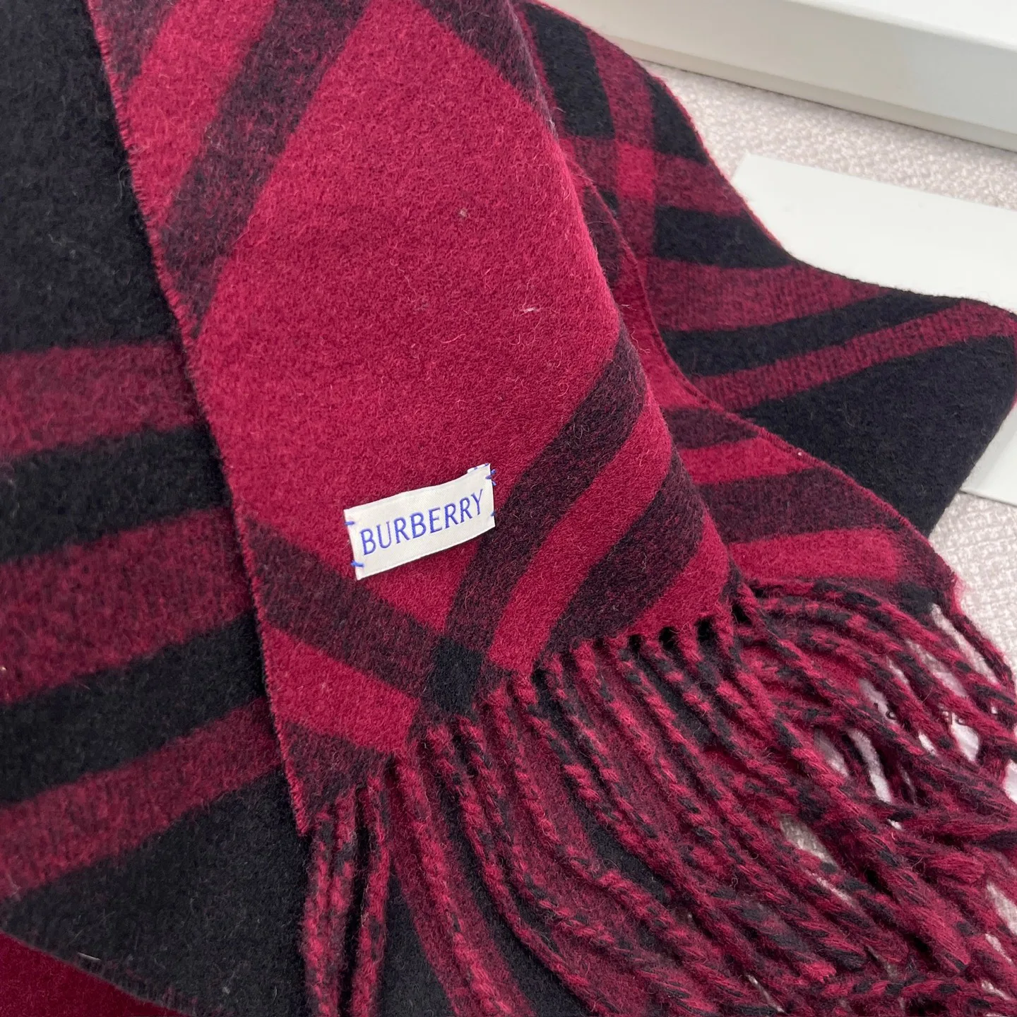 Шарфы Burberry 17945523