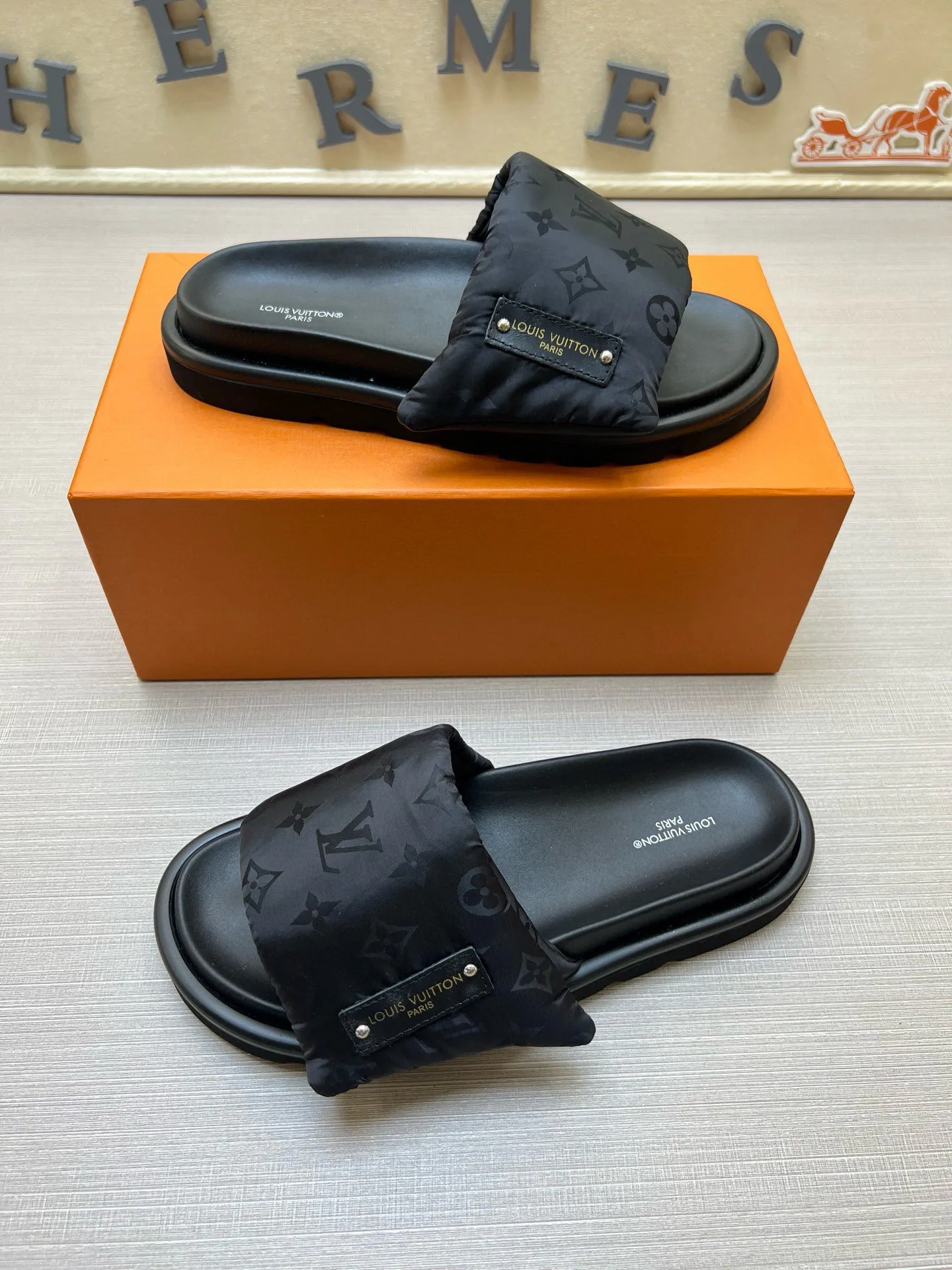 Шлепанцы Женские Louis Vuitton 9801574