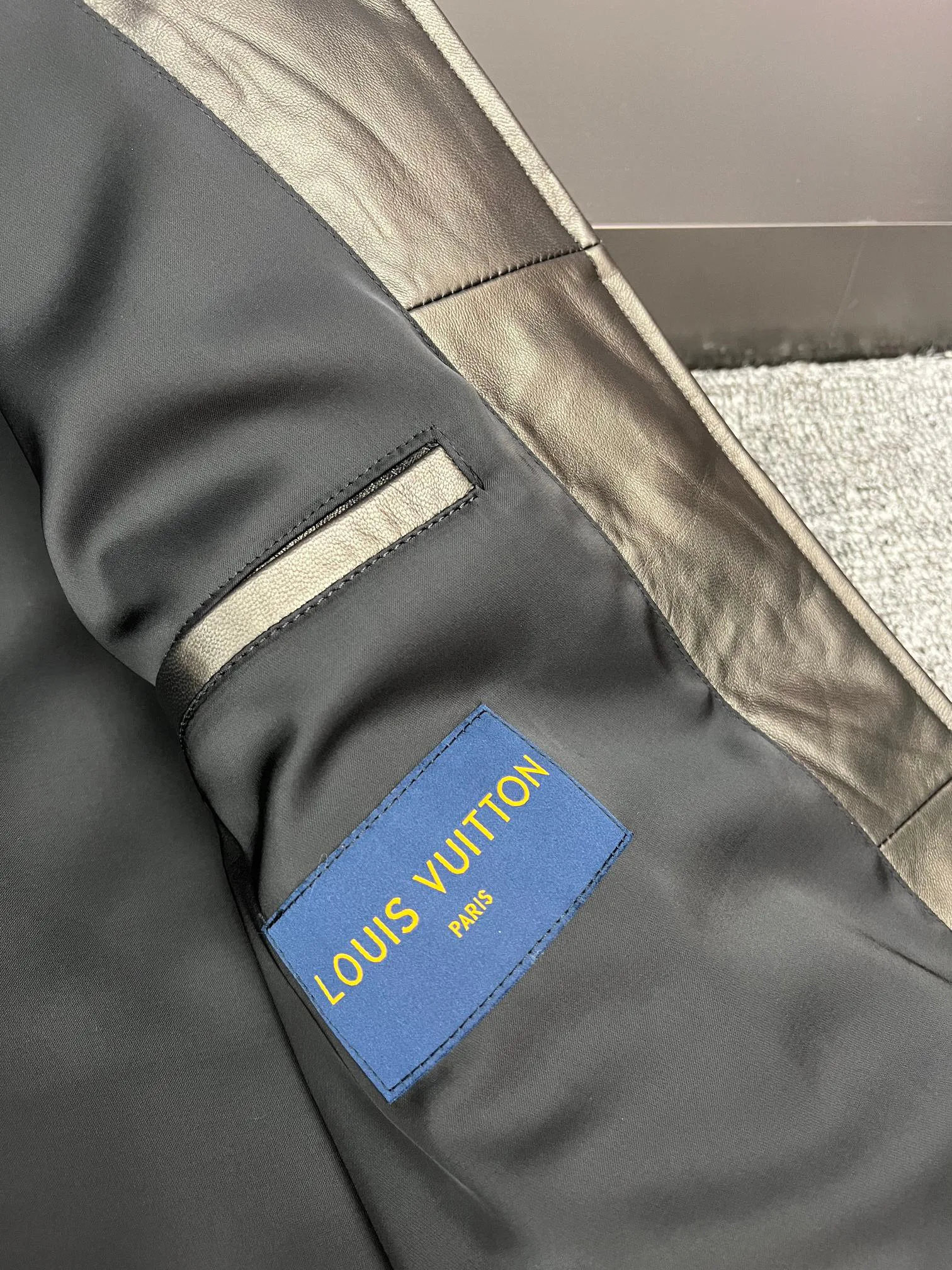 Кожаные Куртки И Дублёнки Женские Louis Vuitton 19236136