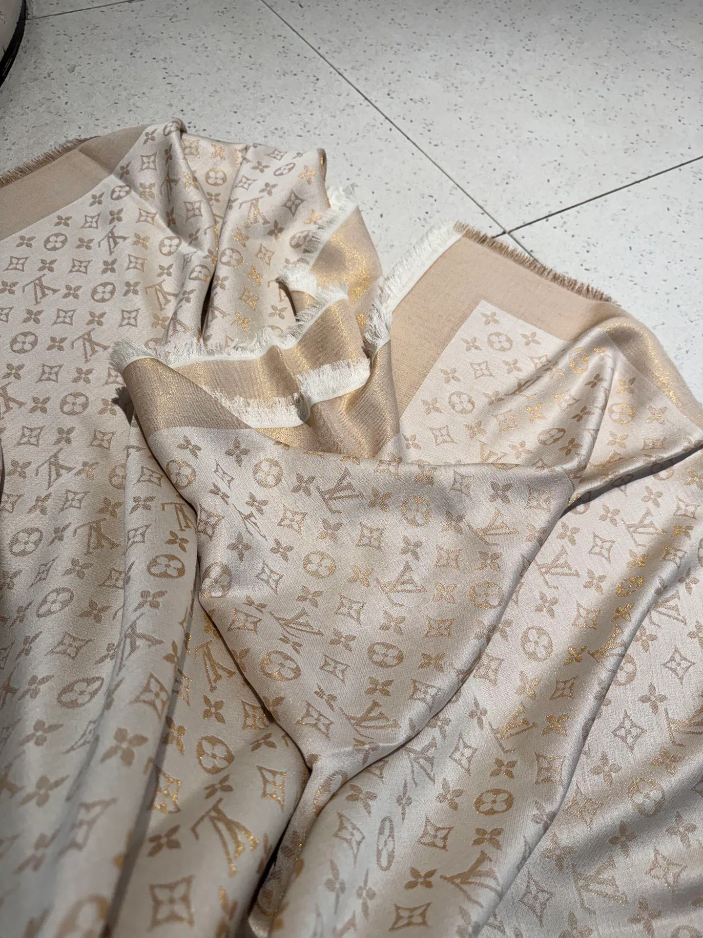 Шарфы Louis Vuitton 17716547