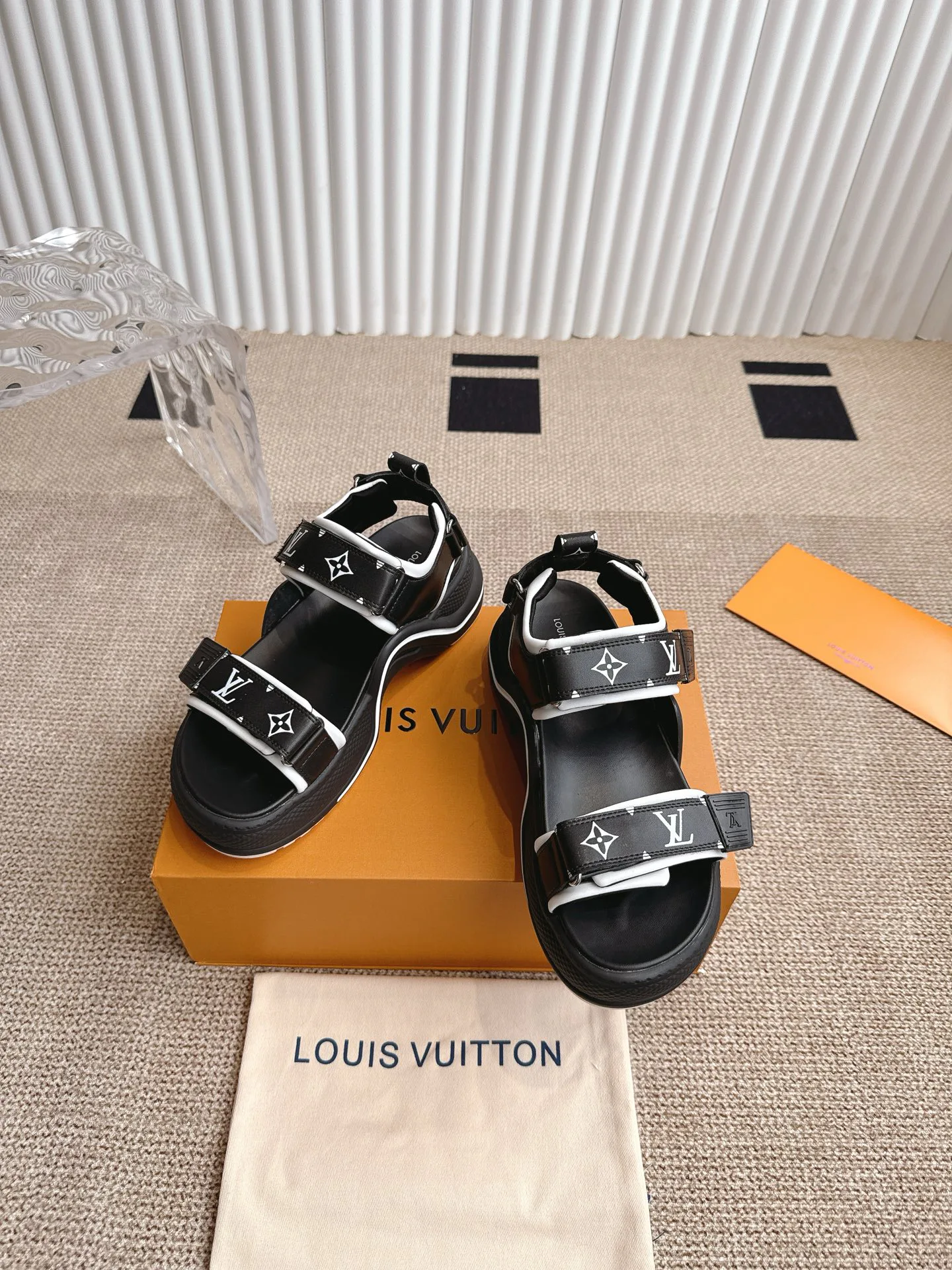Сандалии Женские Louis Vuitton 35141