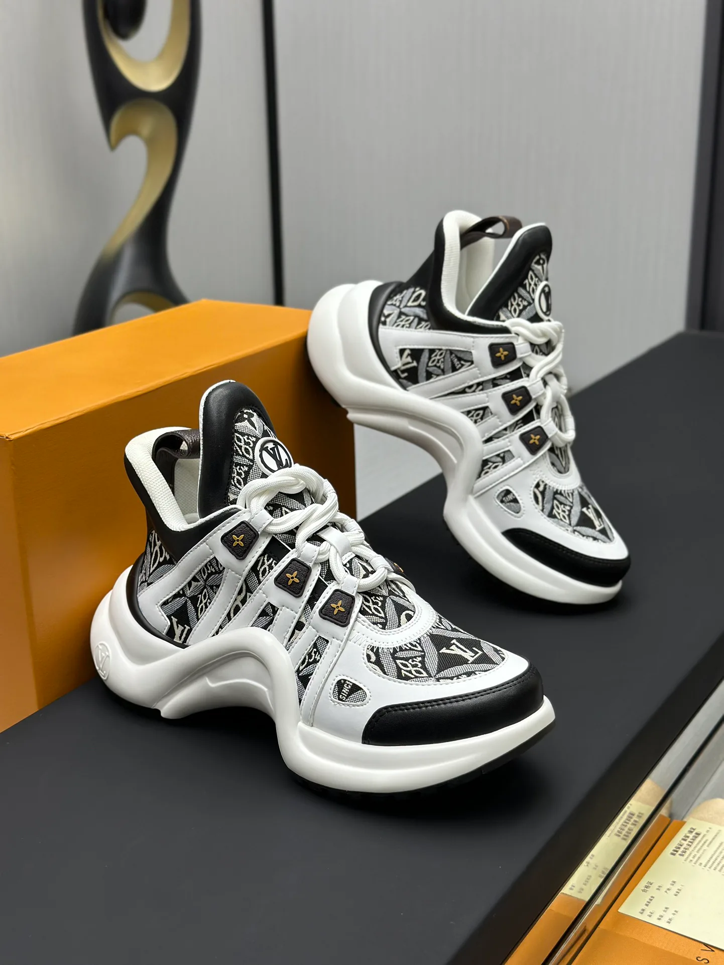 Кроссовки Женские Louis Vuitton 18211995