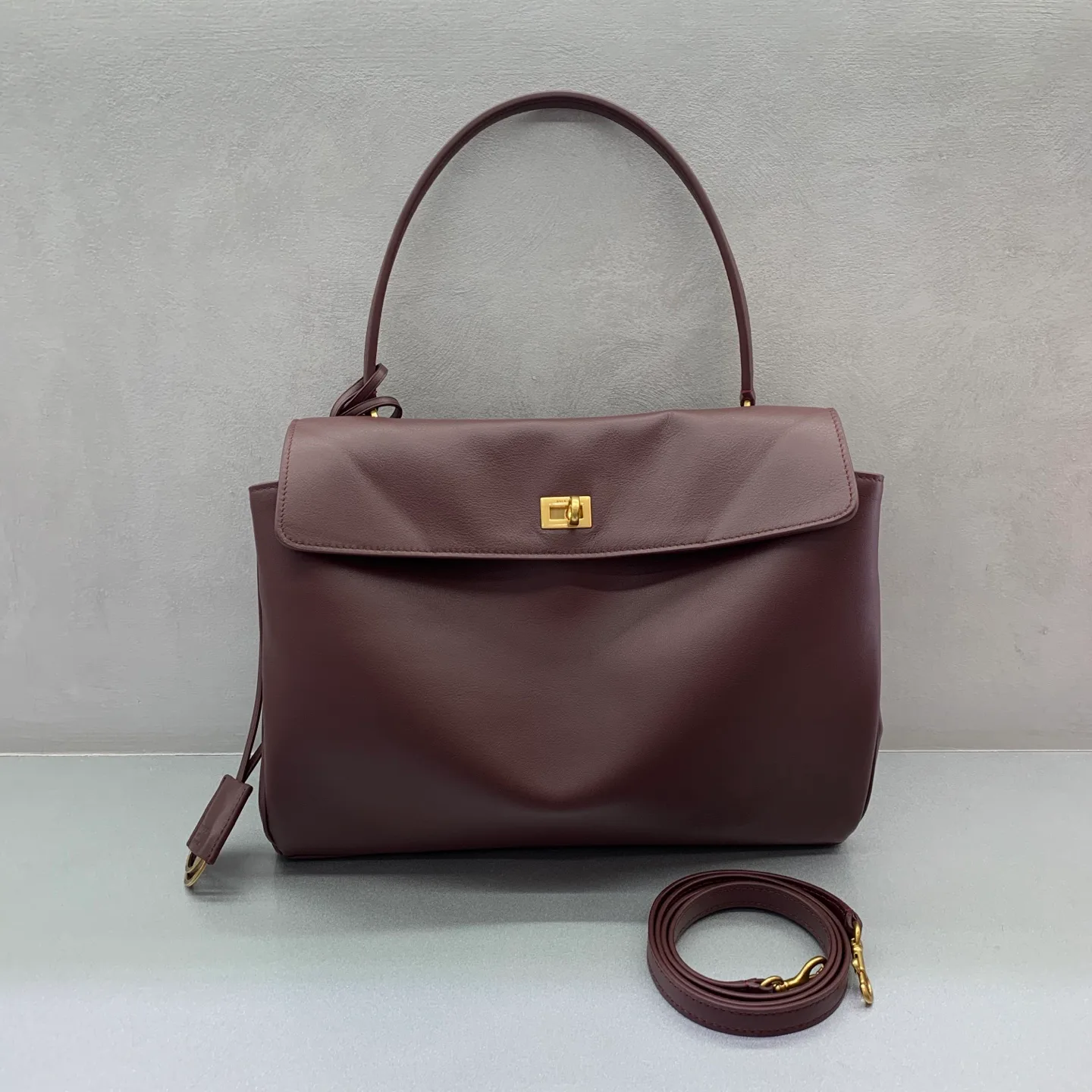 Классические Сумки Женские Balenciaga 18136464