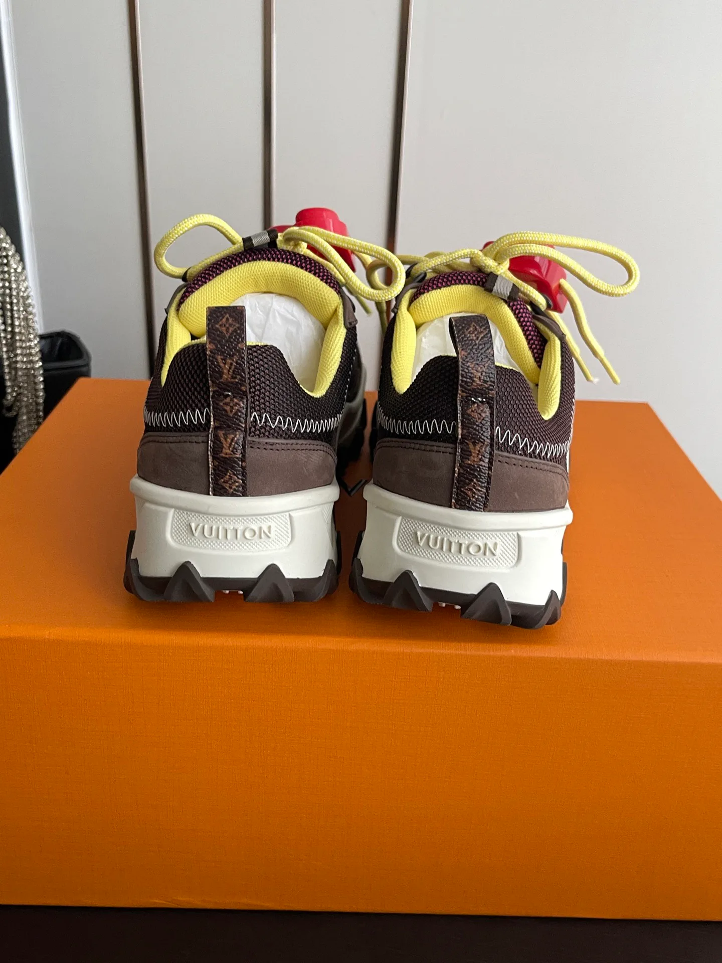 Кроссовки Женские Louis Vuitton 17554380