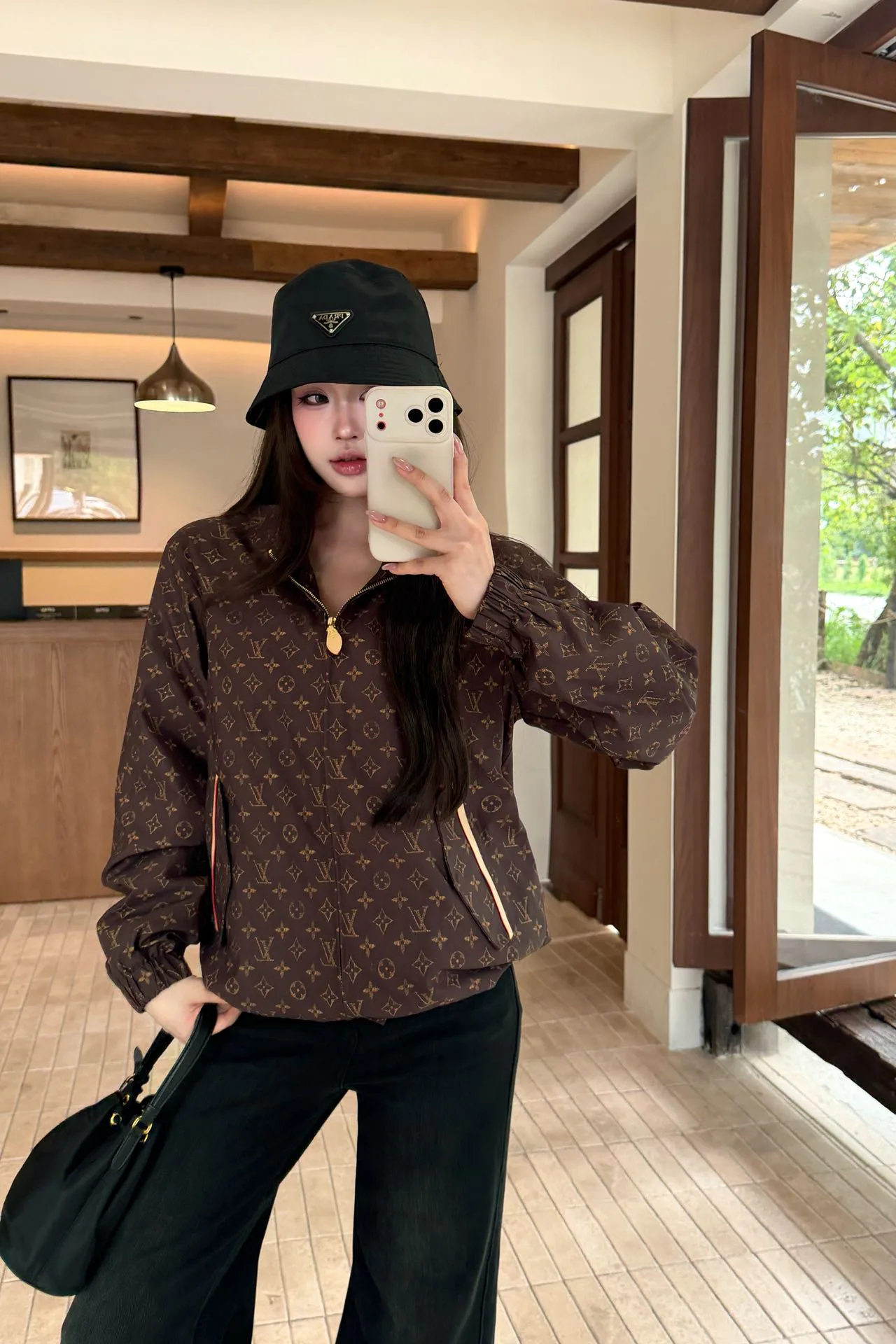 Куртки И Пуховики Женские Louis Vuitton 18348321