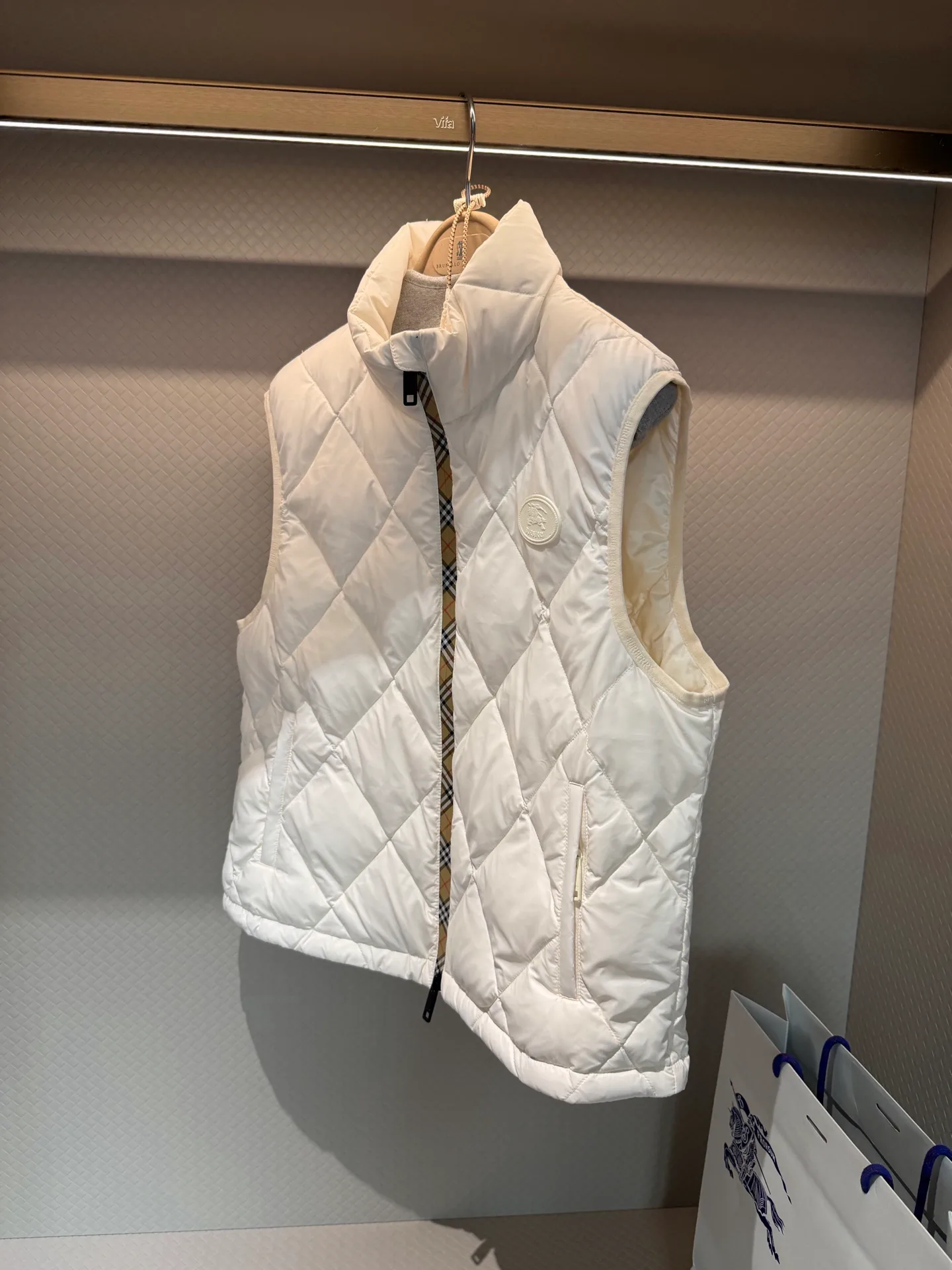 Жилеты Женские Burberry 18692548