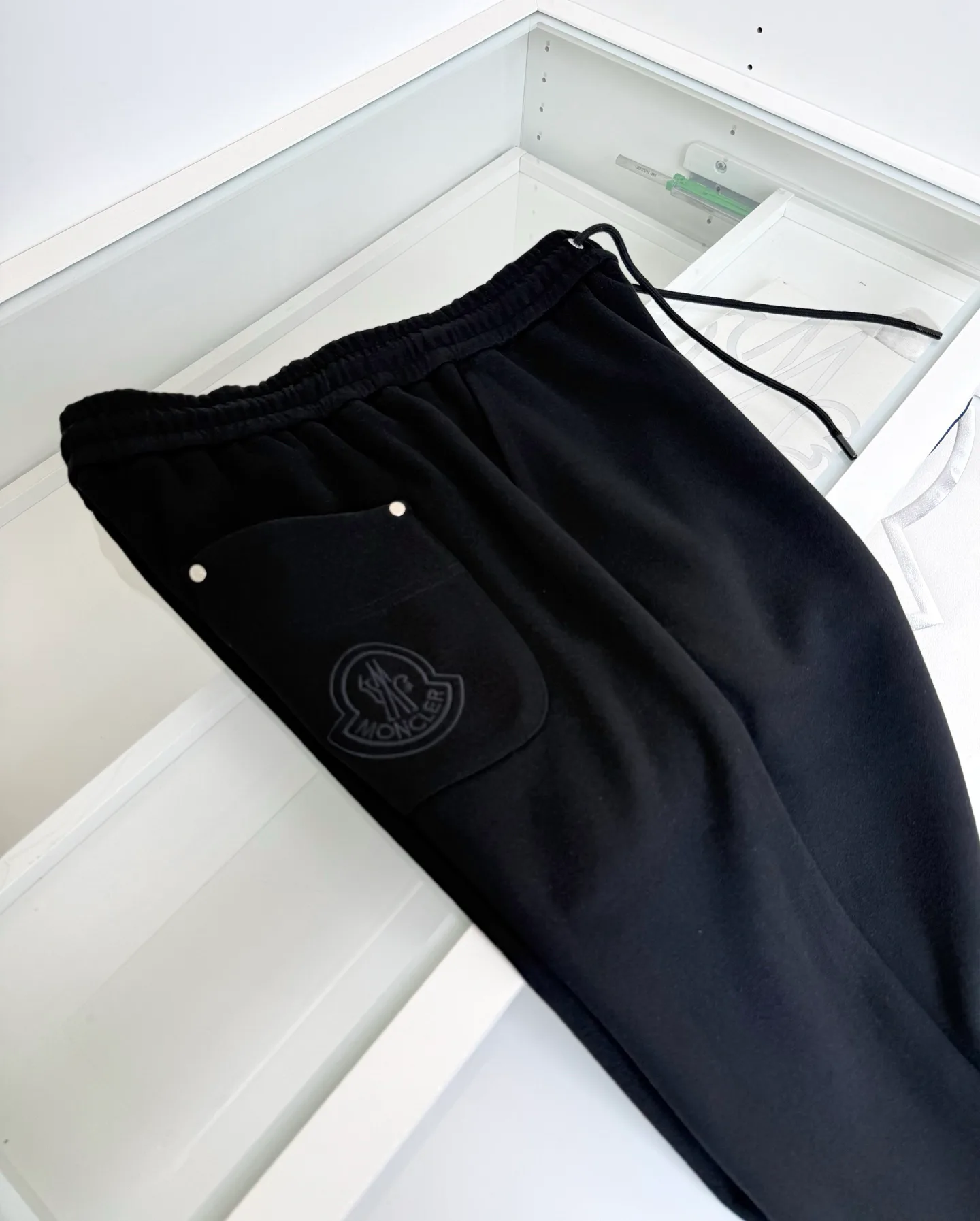 Брюки Мужские Moncler 18244484