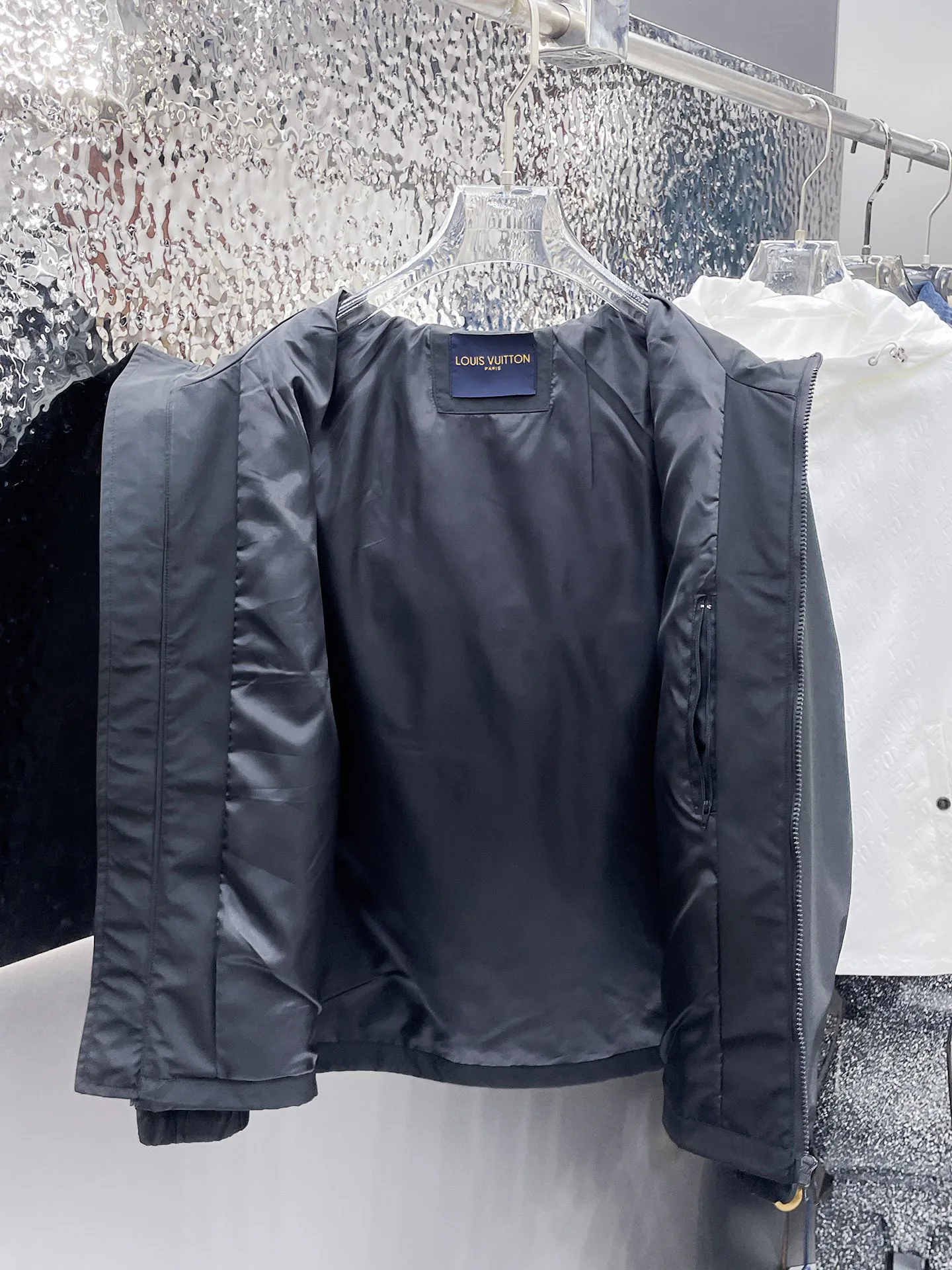 Куртки И Пуховики Мужские Louis Vuitton 9352332