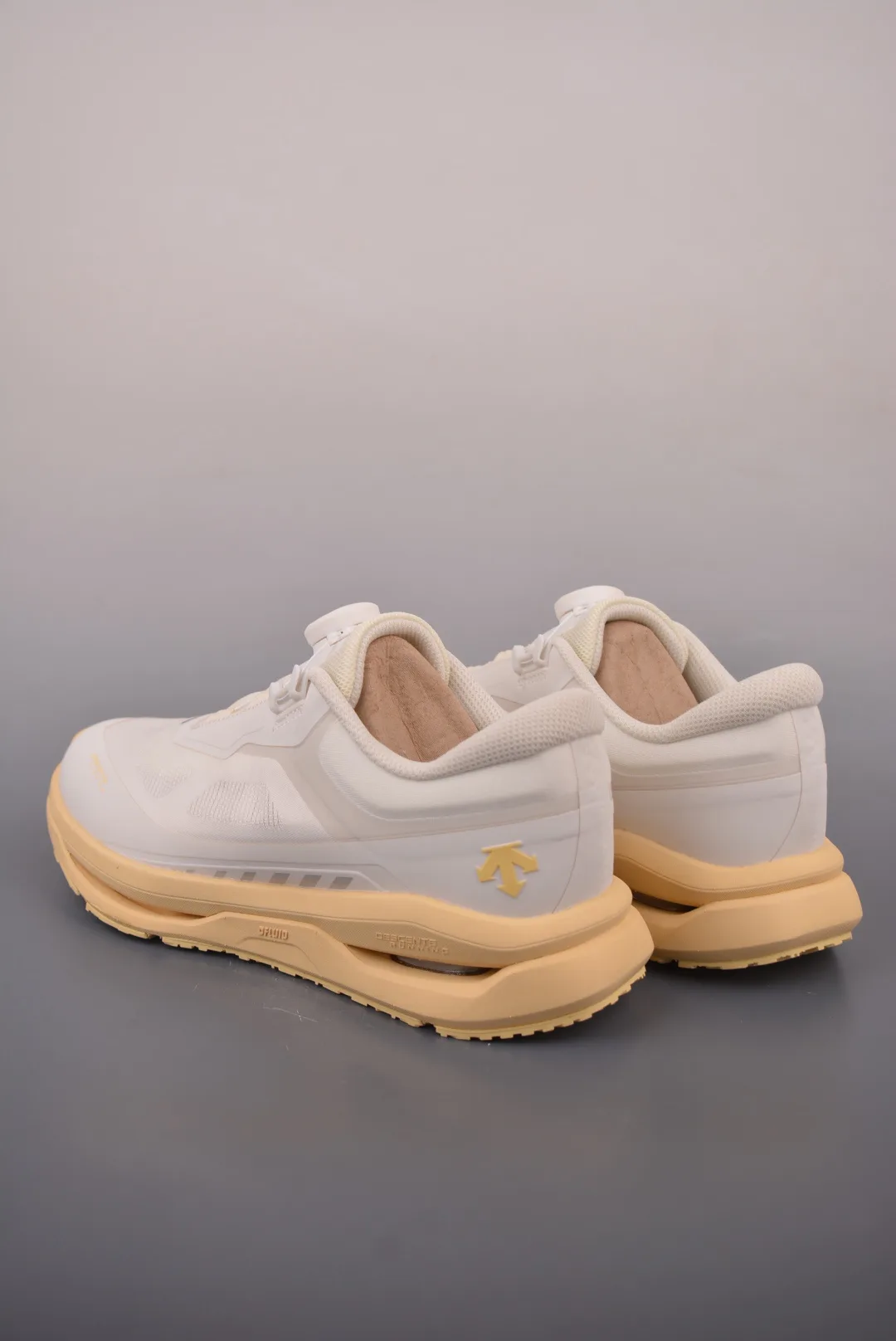 Кроссовки Женские Descente 18562043