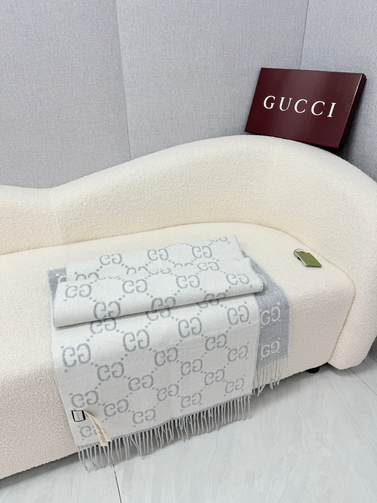 Шарфы Gucci 18275015