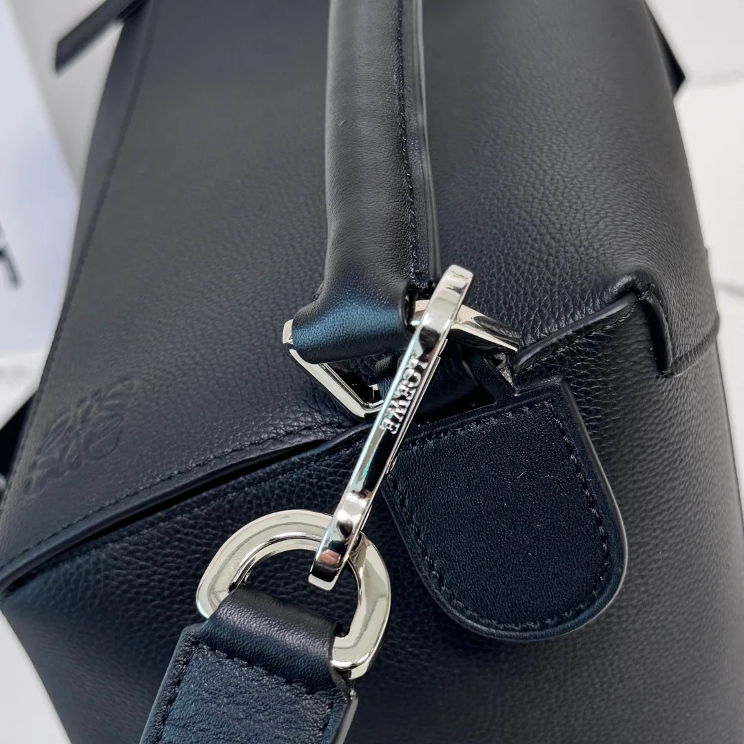 Классические Сумки Женские Loewe 11401006