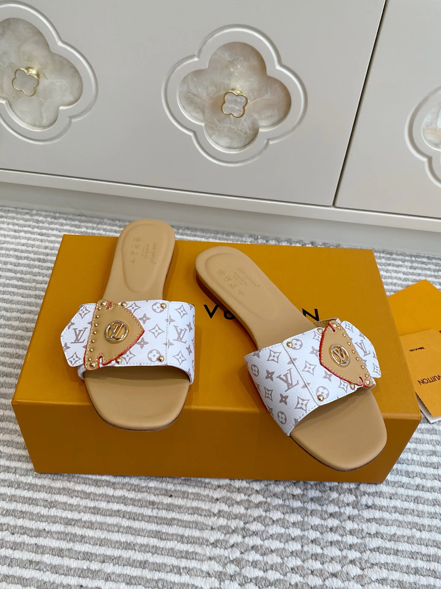 Шлепанцы Женские Louis Vuitton 12779833