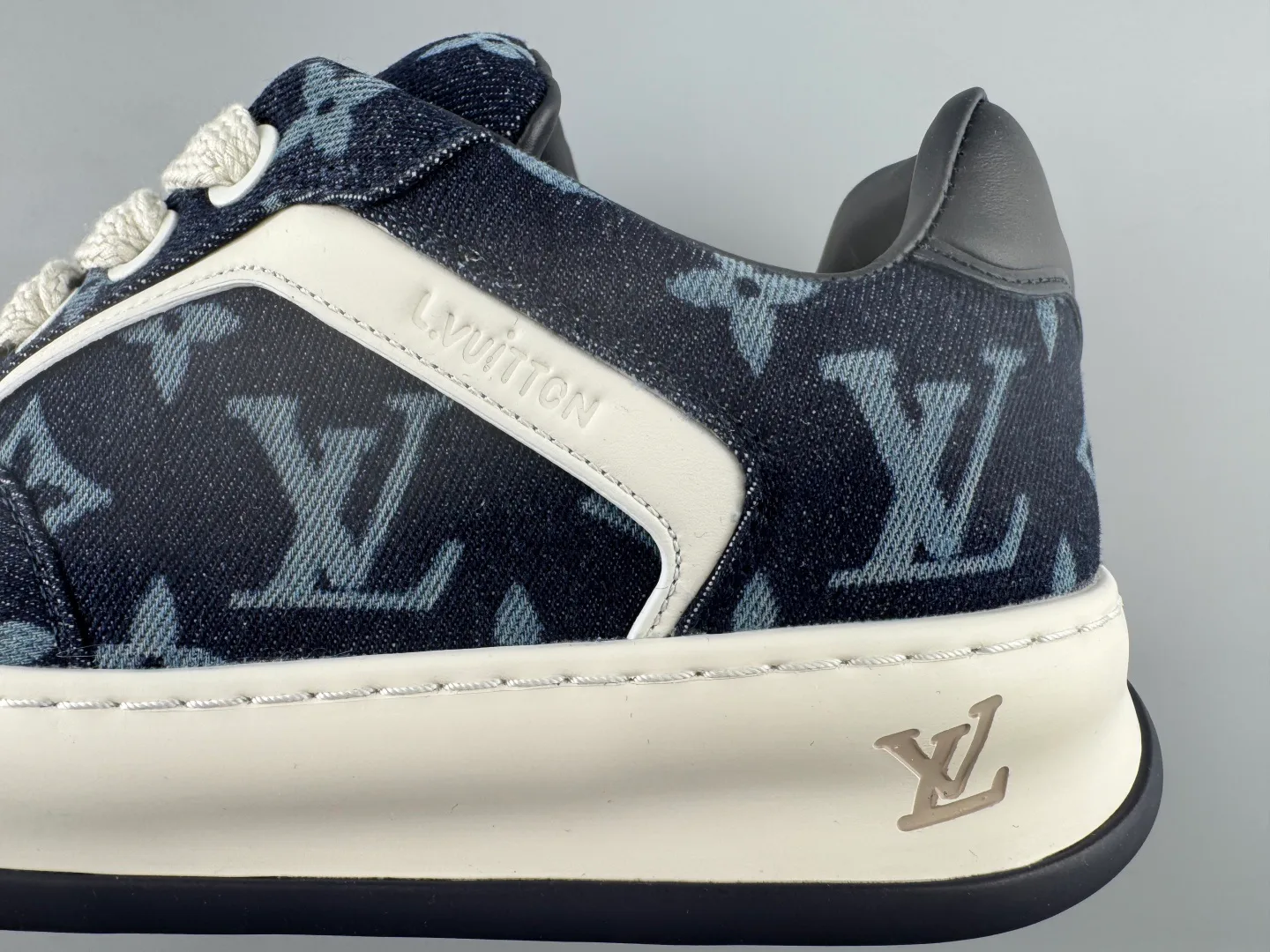 Кроссовки Женские Louis Vuitton 17293054