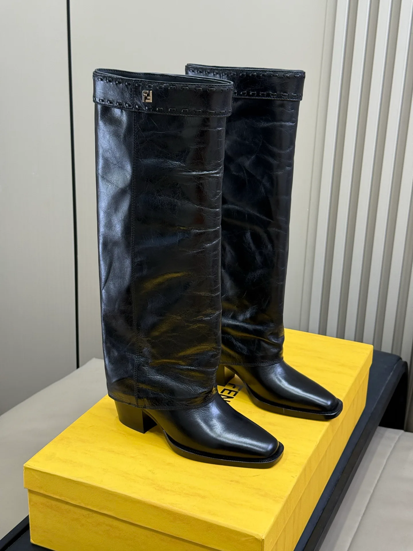 Сапоги Женские Fendi 18370130