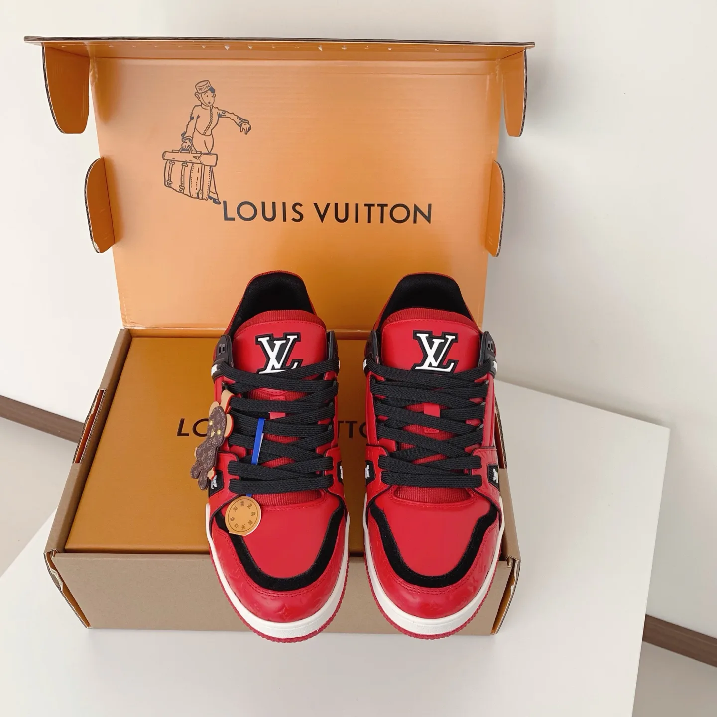 Кроссовки Женские Louis Vuitton 18258382