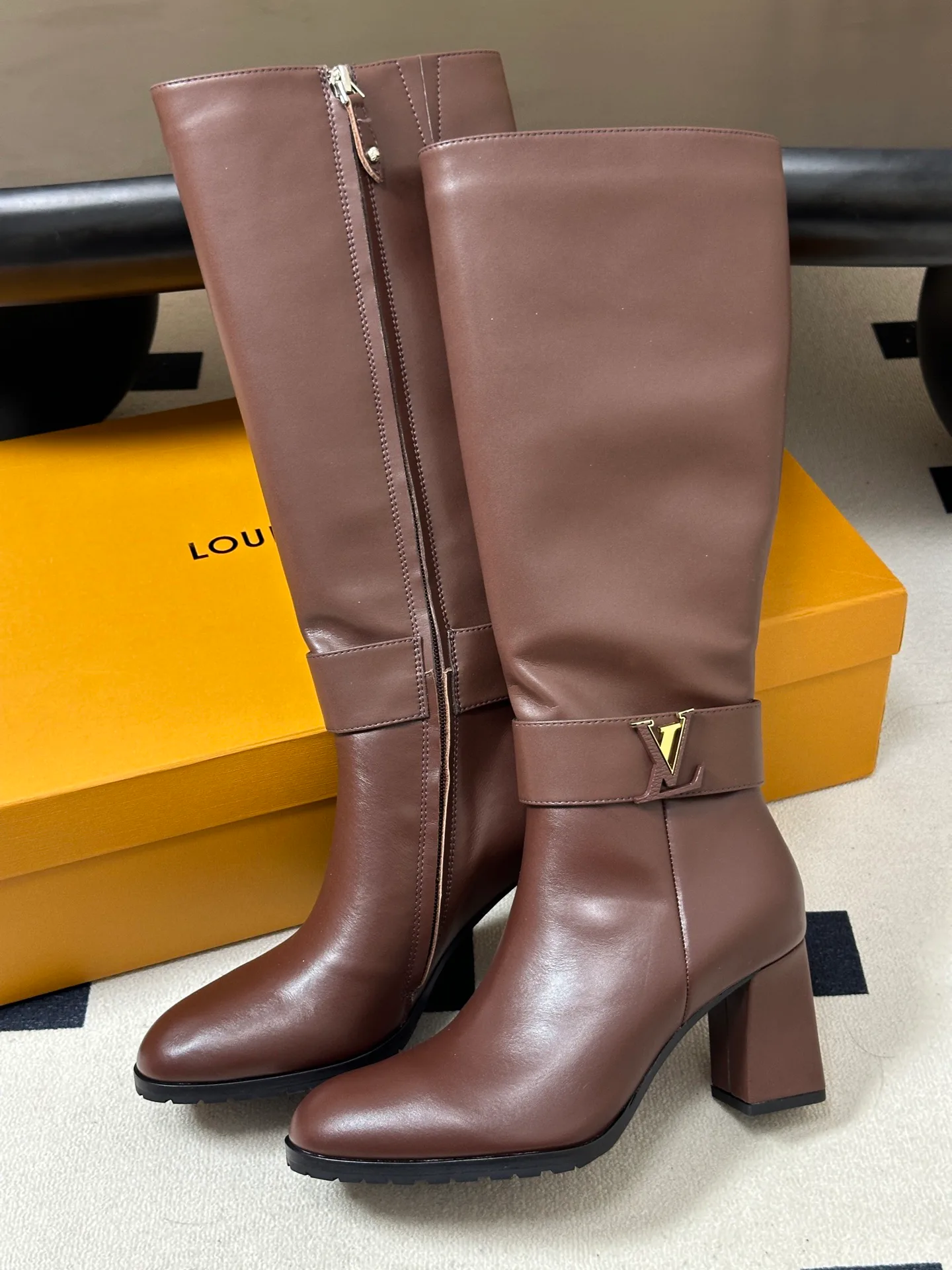 Сапоги Женские Louis Vuitton 18388112