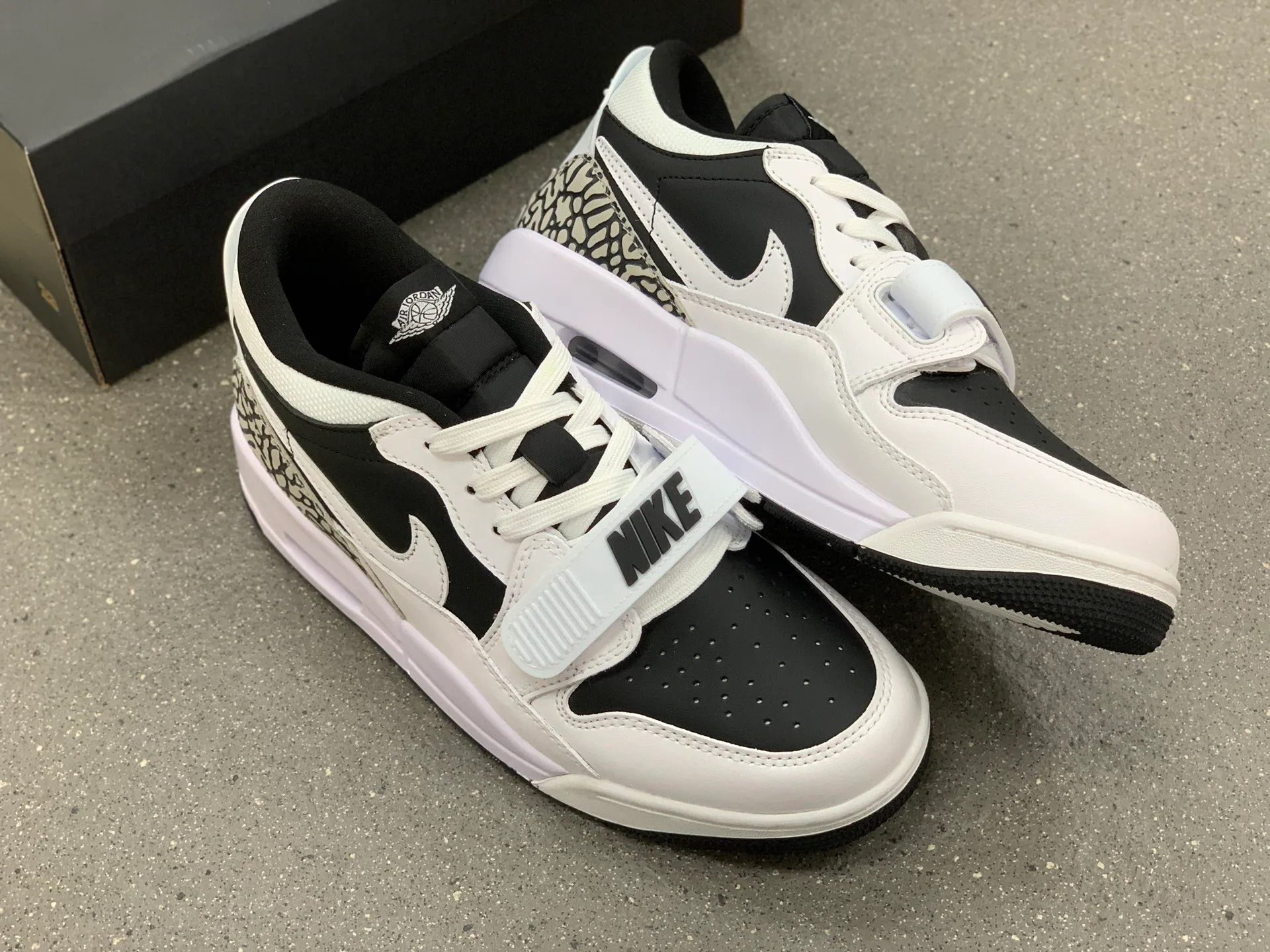 Кроссовки Женские Air Jordan 839905