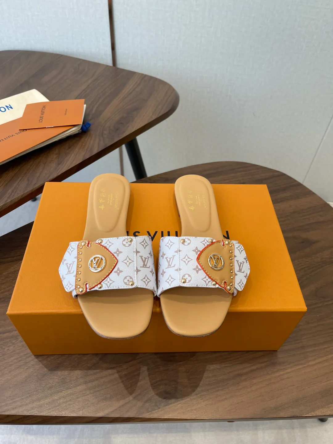 Босоножки Женские Louis Vuitton 12240230
