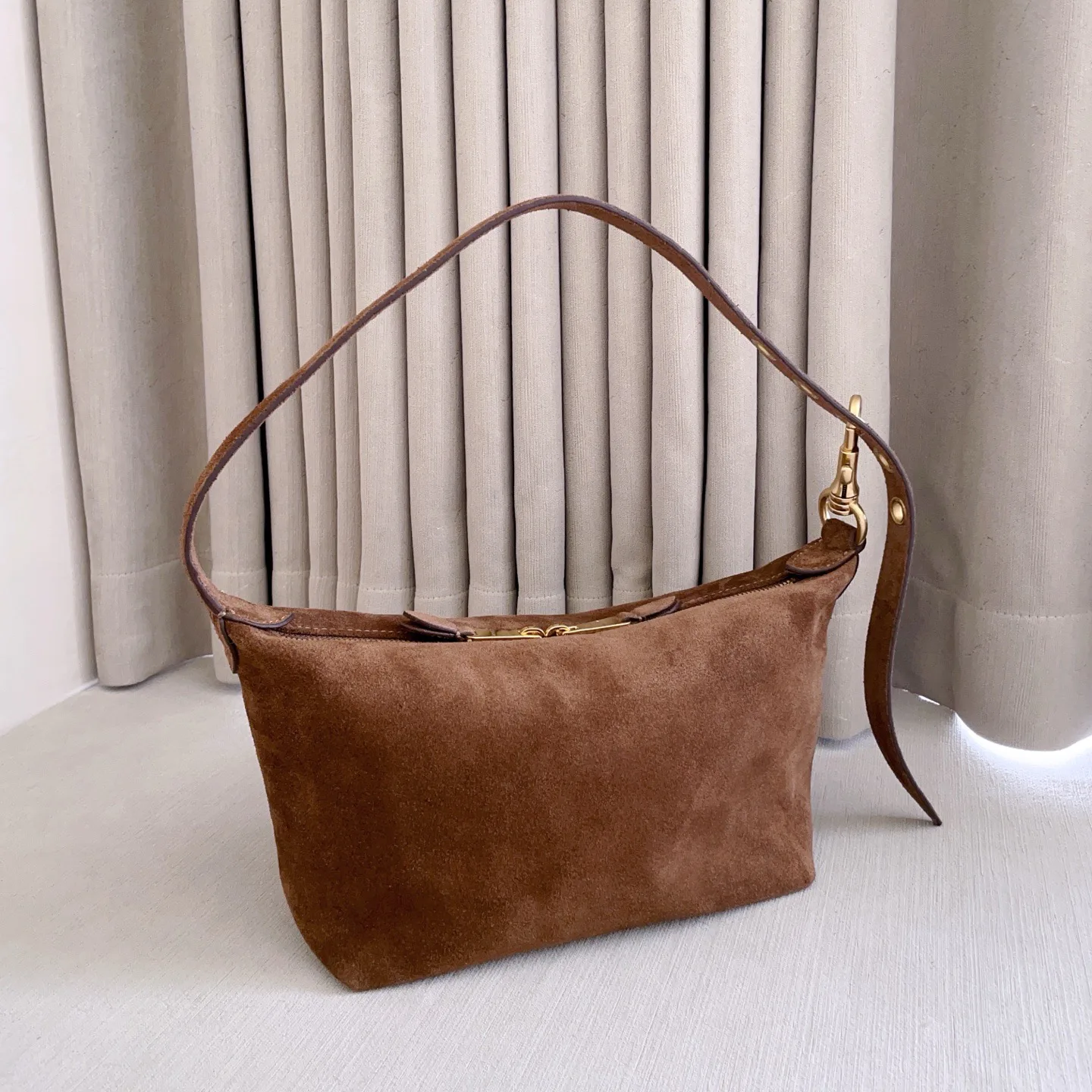 Классические Сумки Женские Miu Miu 17799925