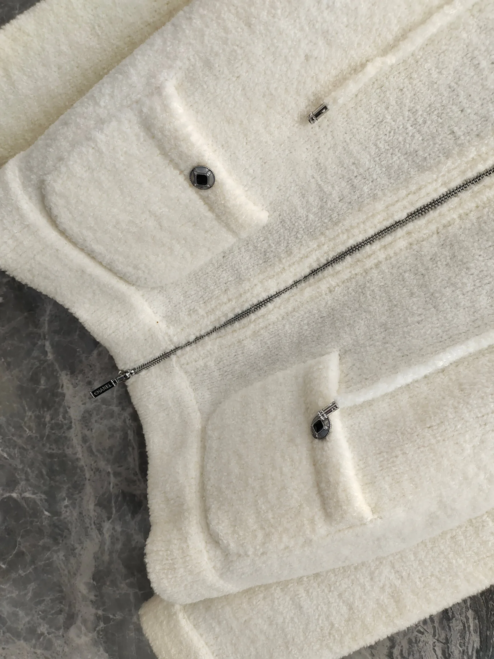 Куртки И Пуховики Женские Chanel 9859147