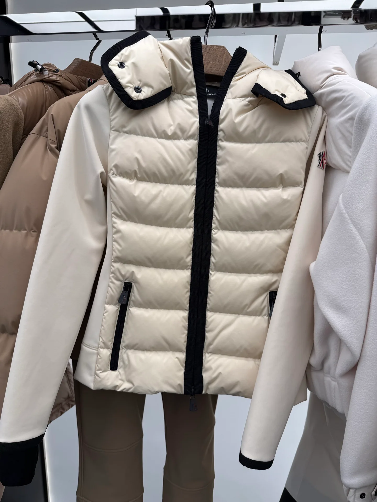 Куртки И Пуховики Женские Moncler 18692507
