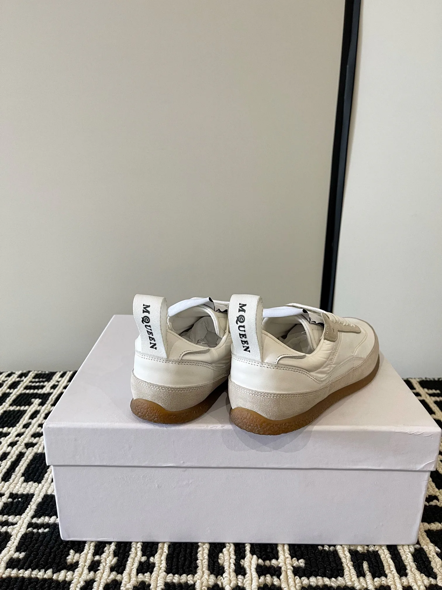 Кроссовки Женские Alexander Mcqueen 10654956