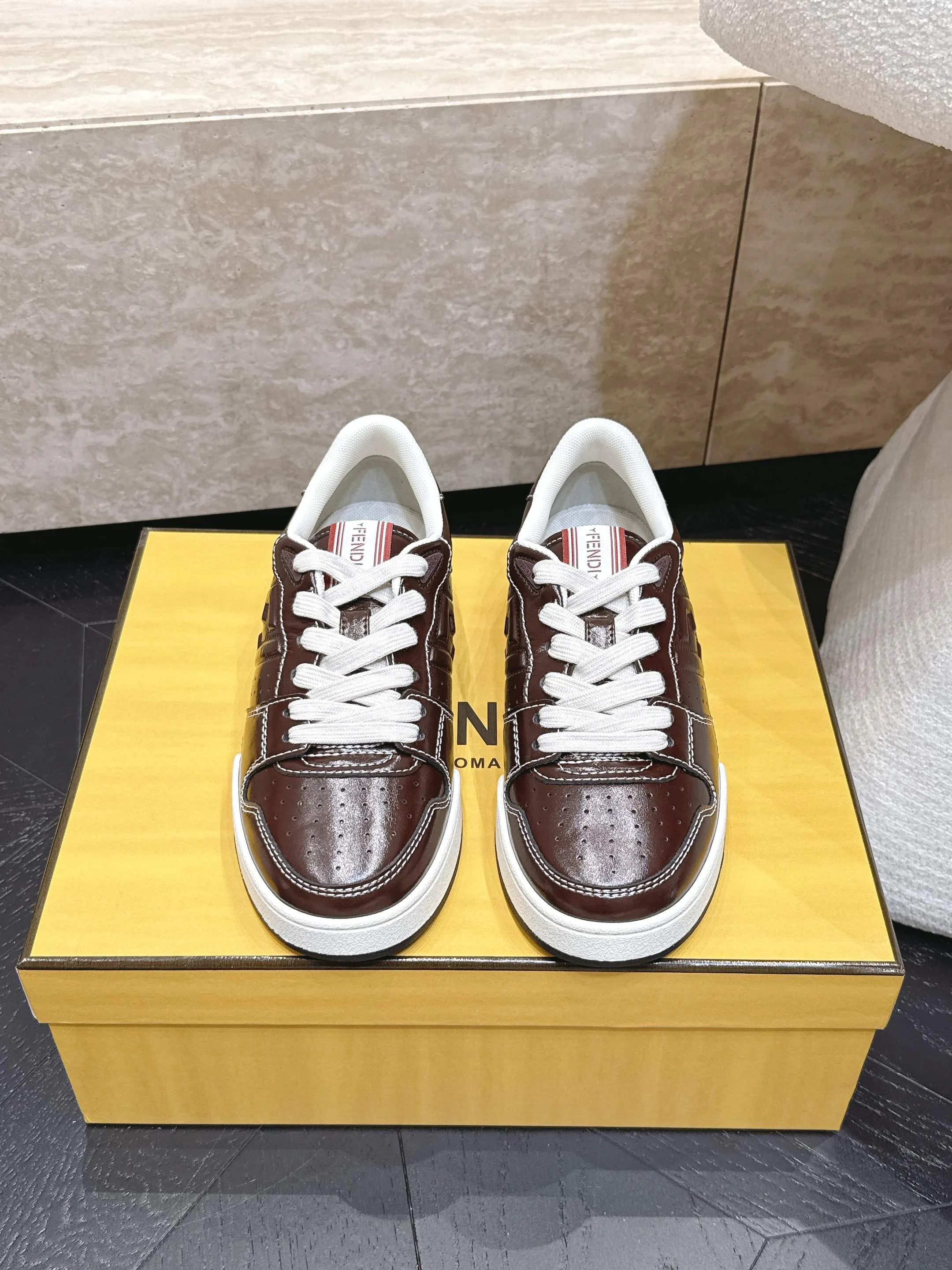 Кроссовки Женские Fendi 17682043
