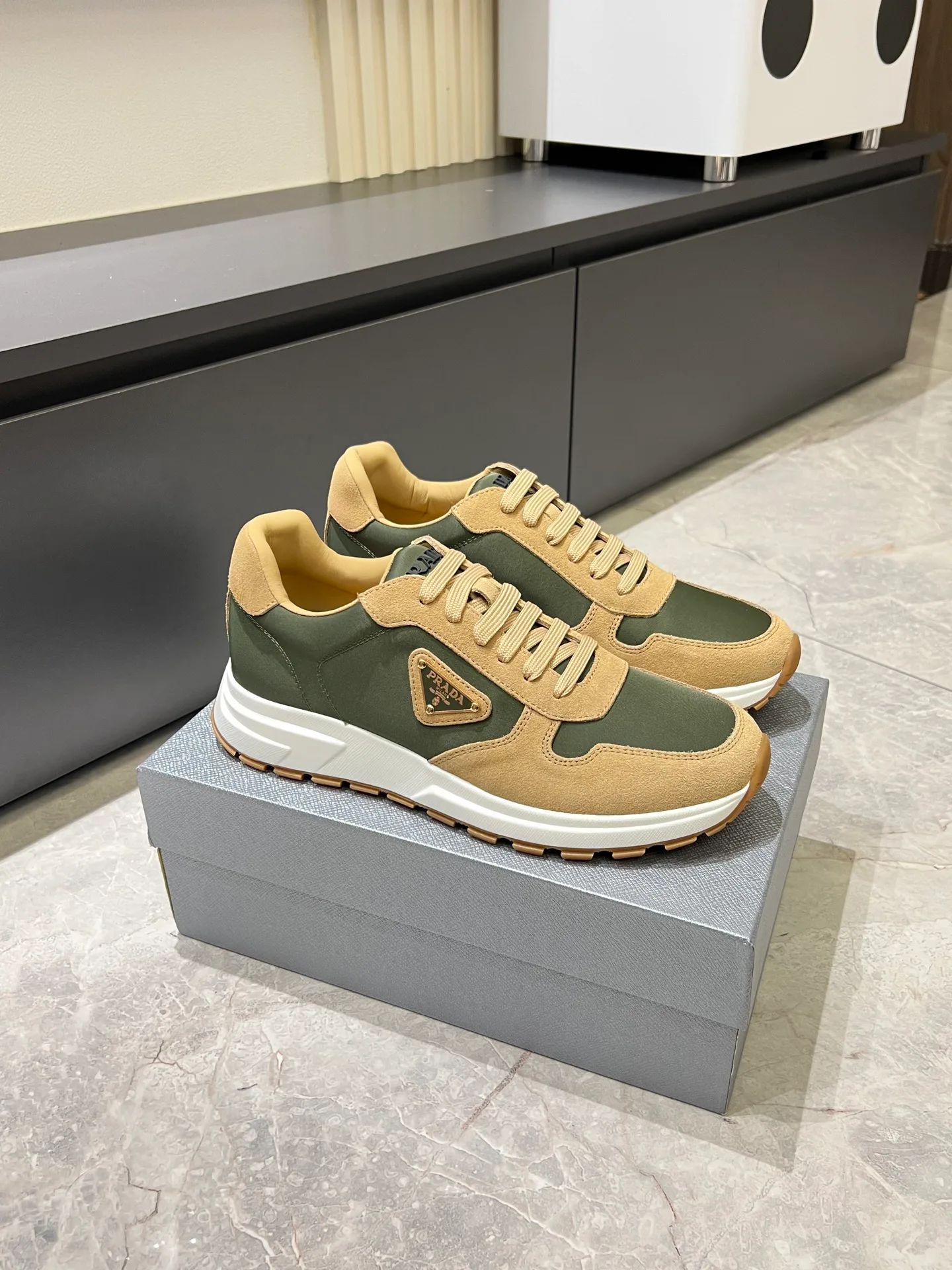 Кроссовки Мужские Prada 10273066