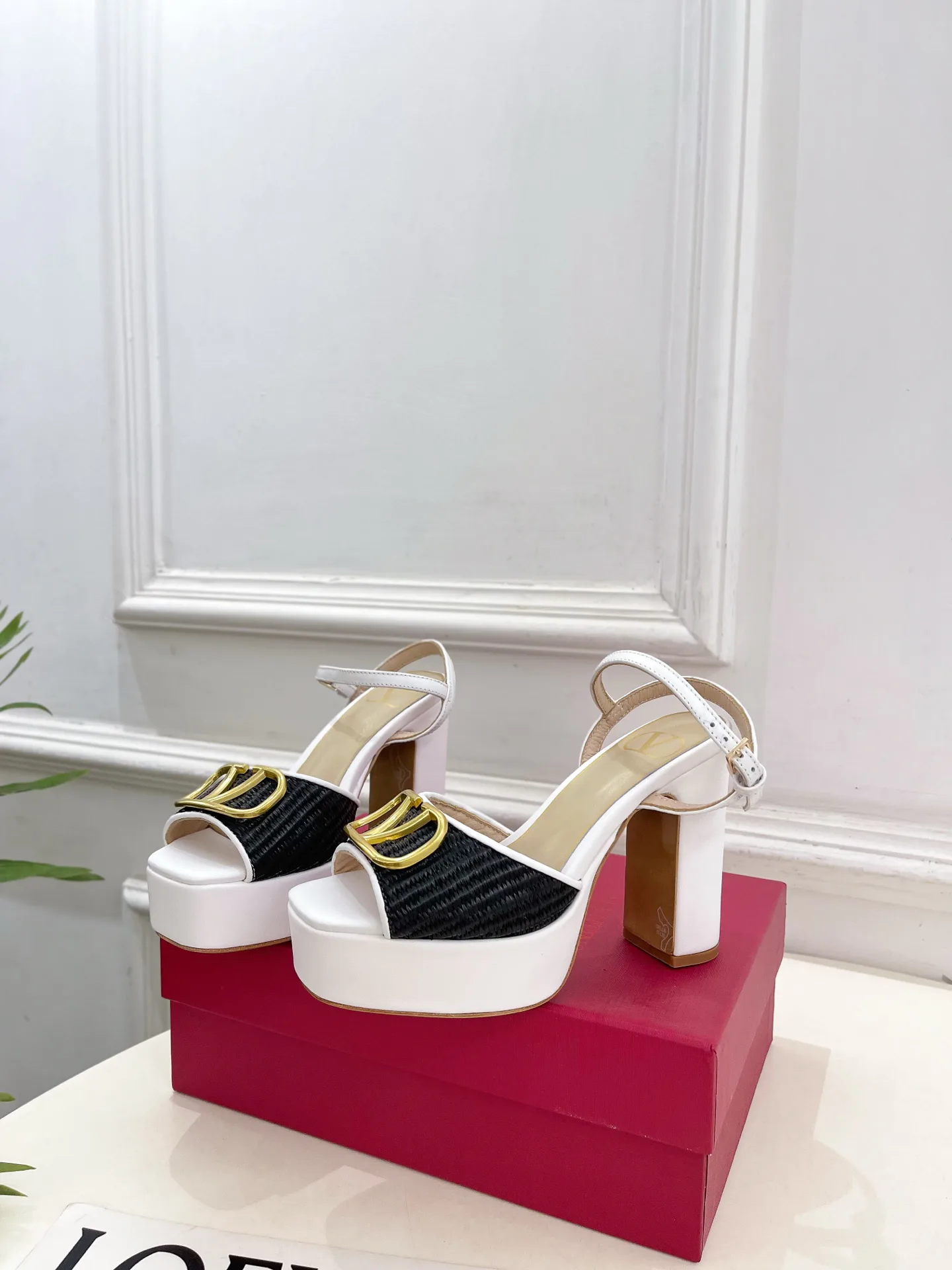 Босоножки Женские Valentino 13085015