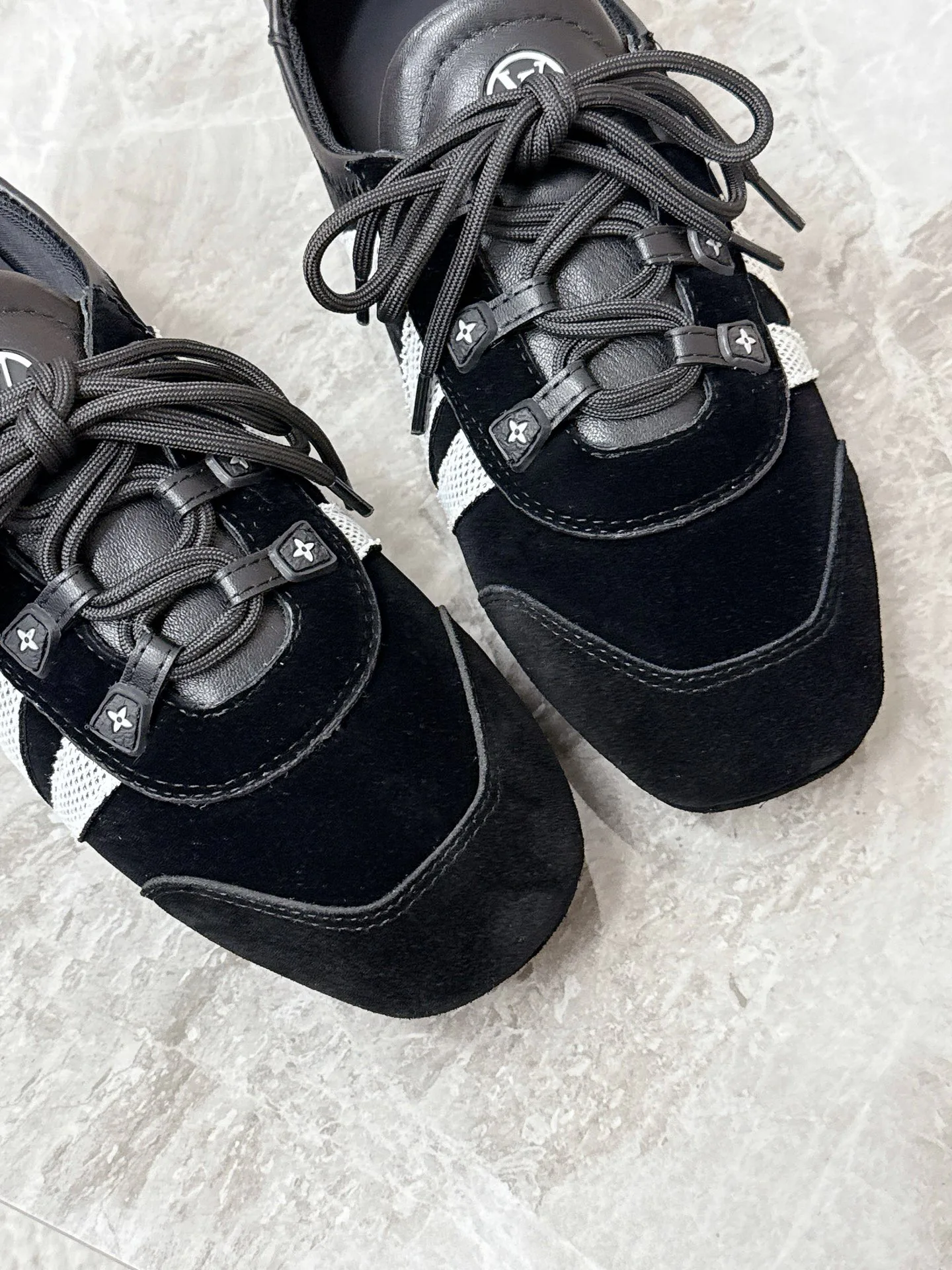 Кроссовки Женские Louis Vuitton 2625307